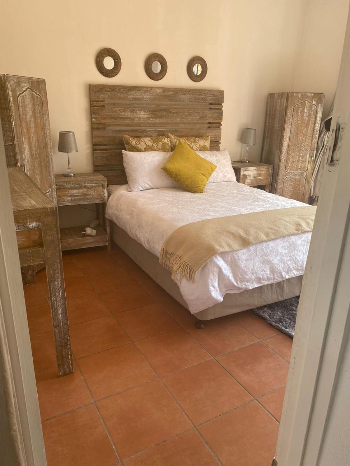 Double Room with Private Bathroom - Photo 1