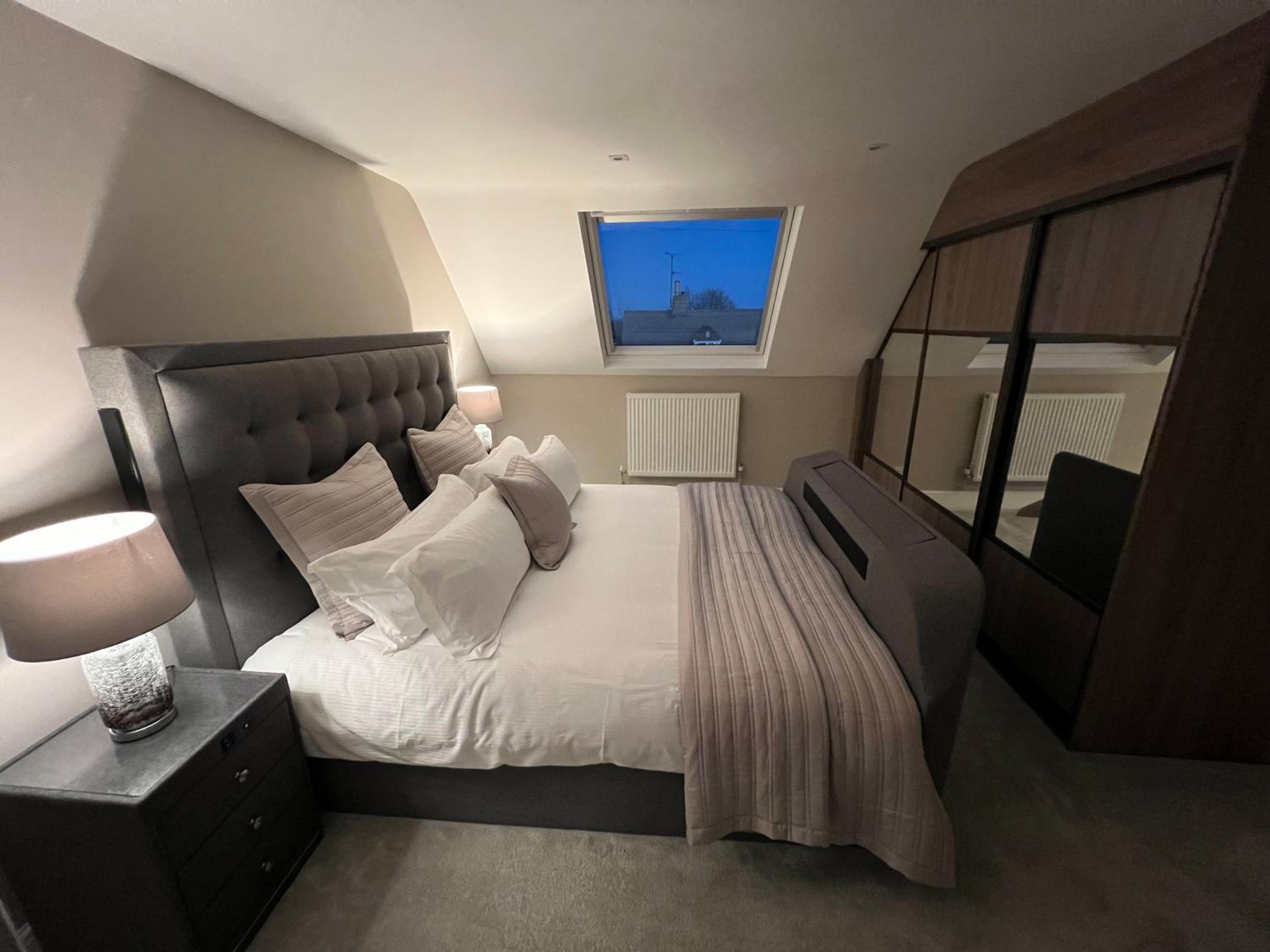 Four-Bedroom House photo 2