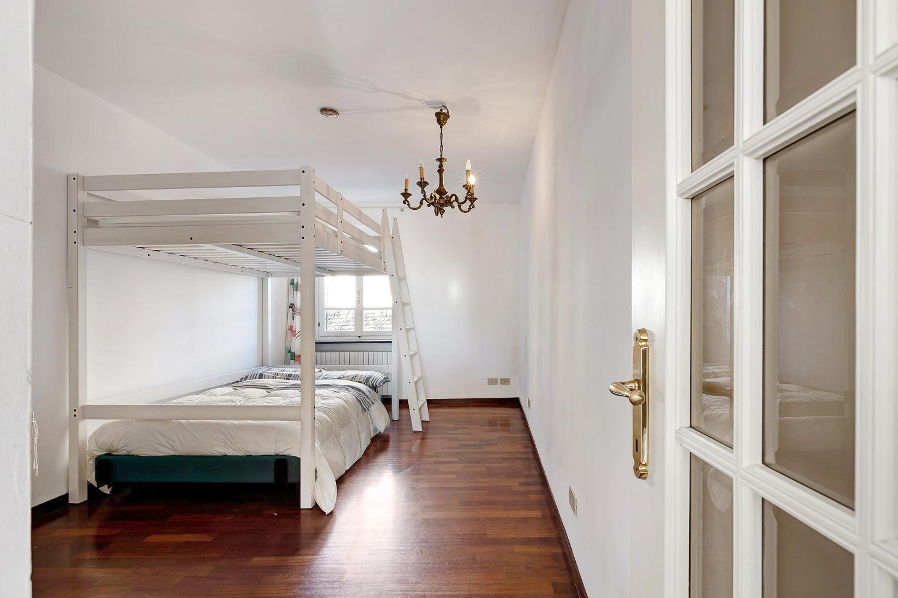 Three-Bedroom Premium Apartment with Balcony photo 2