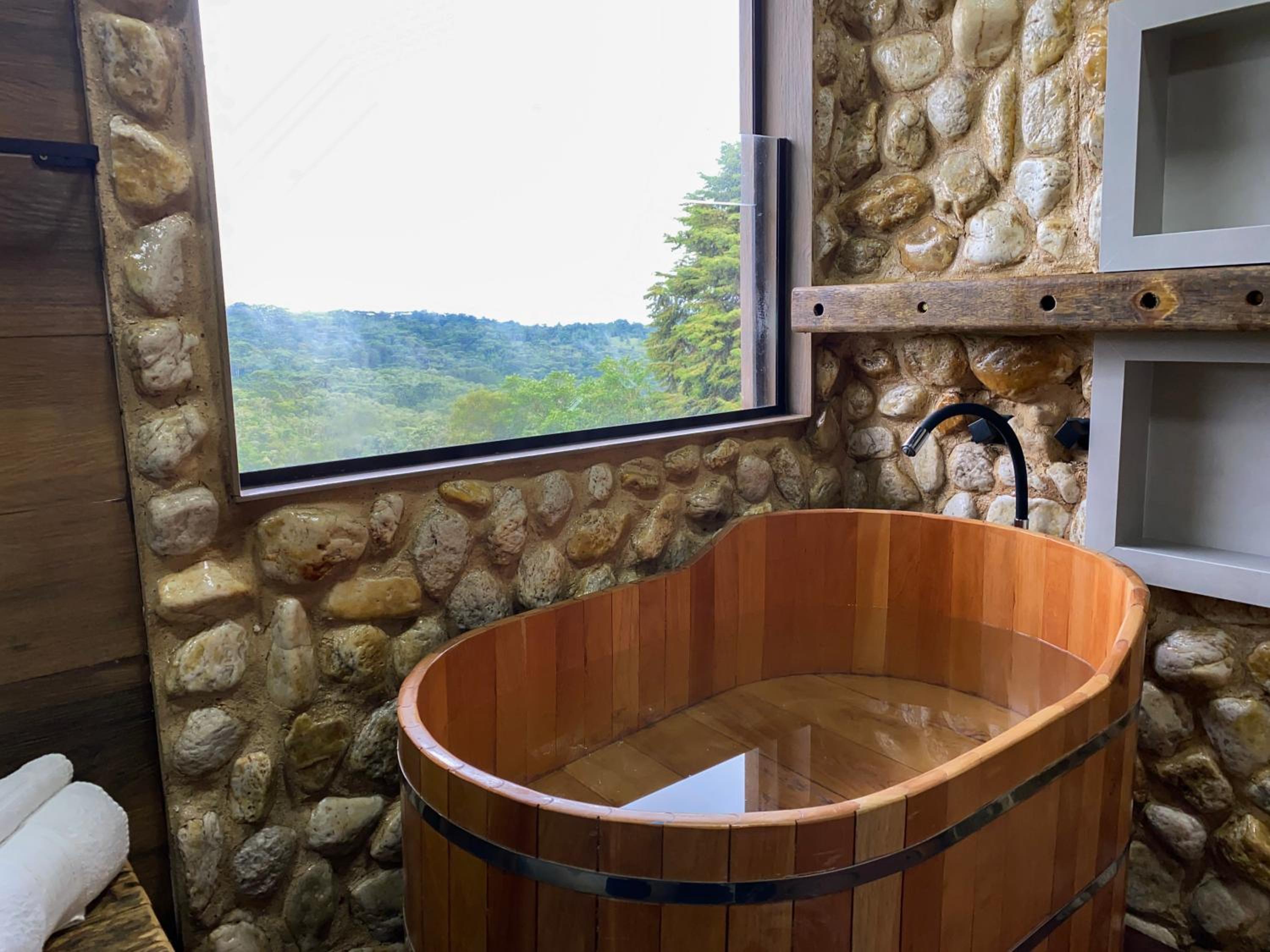 Suite with Balcony - Photo 5