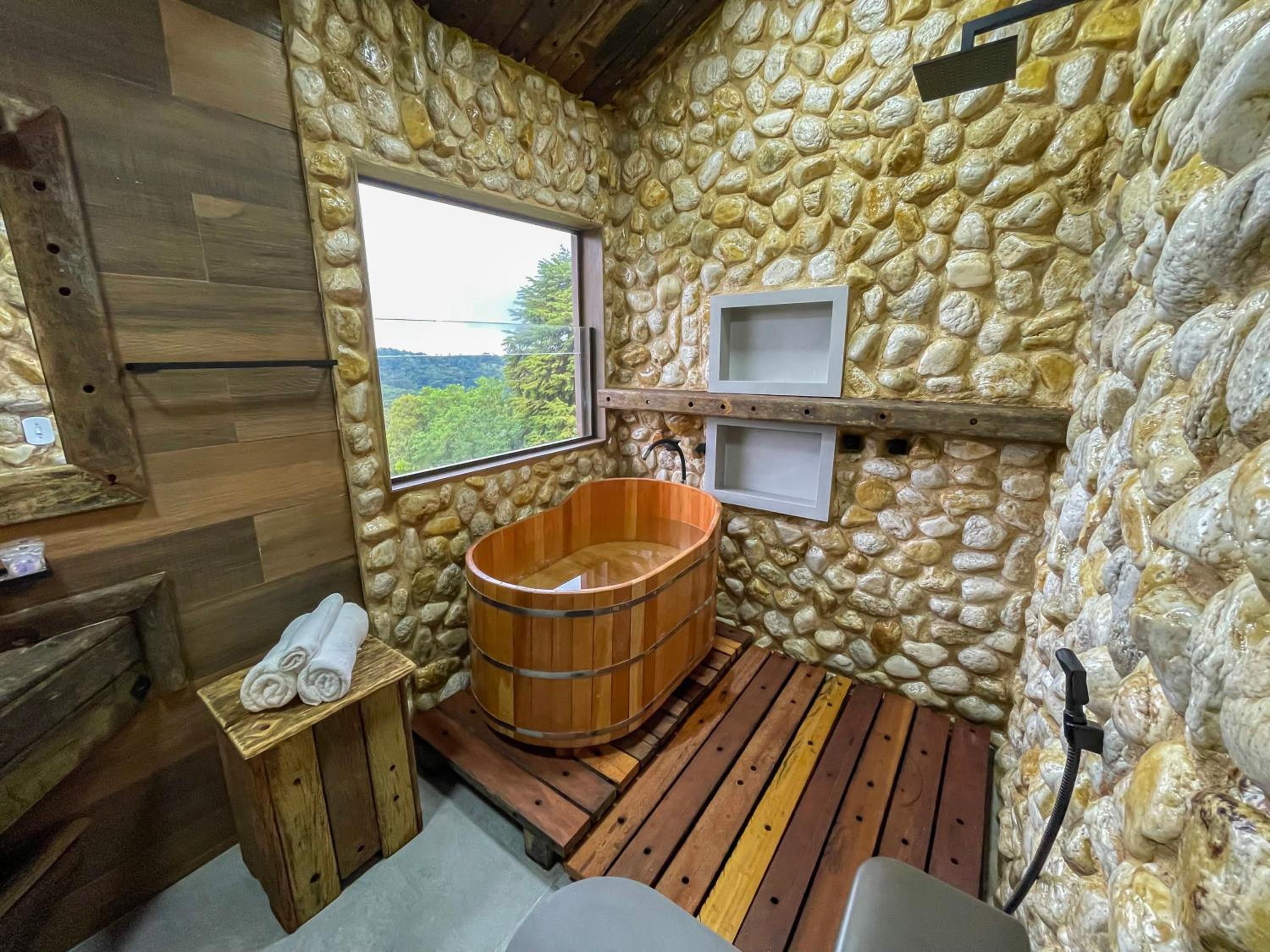 Suite with Balcony - Photo 6