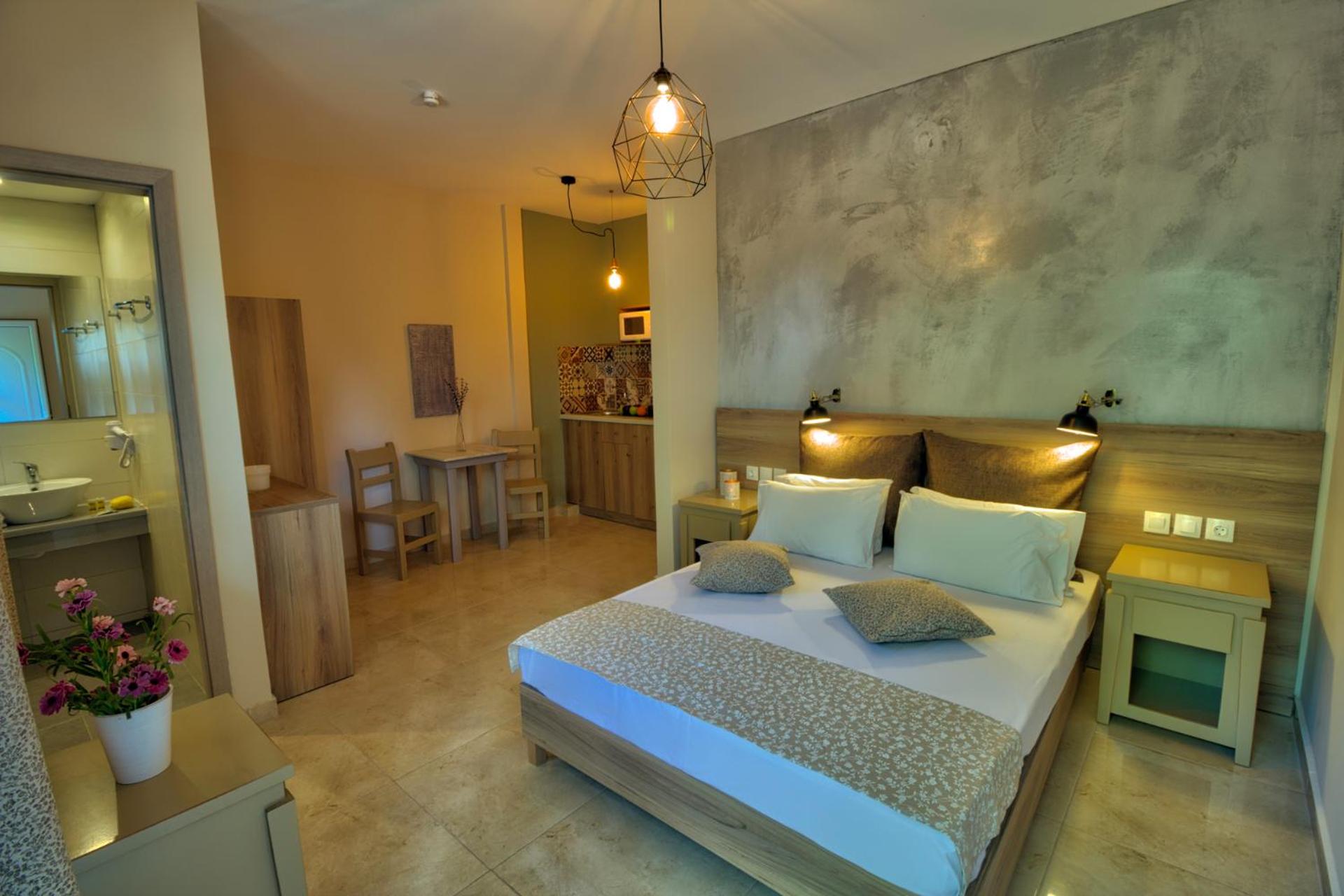 Triple Room with Pool View photo 3