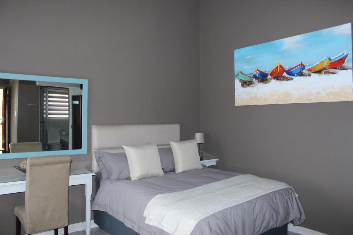 Deluxe Double Room with Balcony photo 3