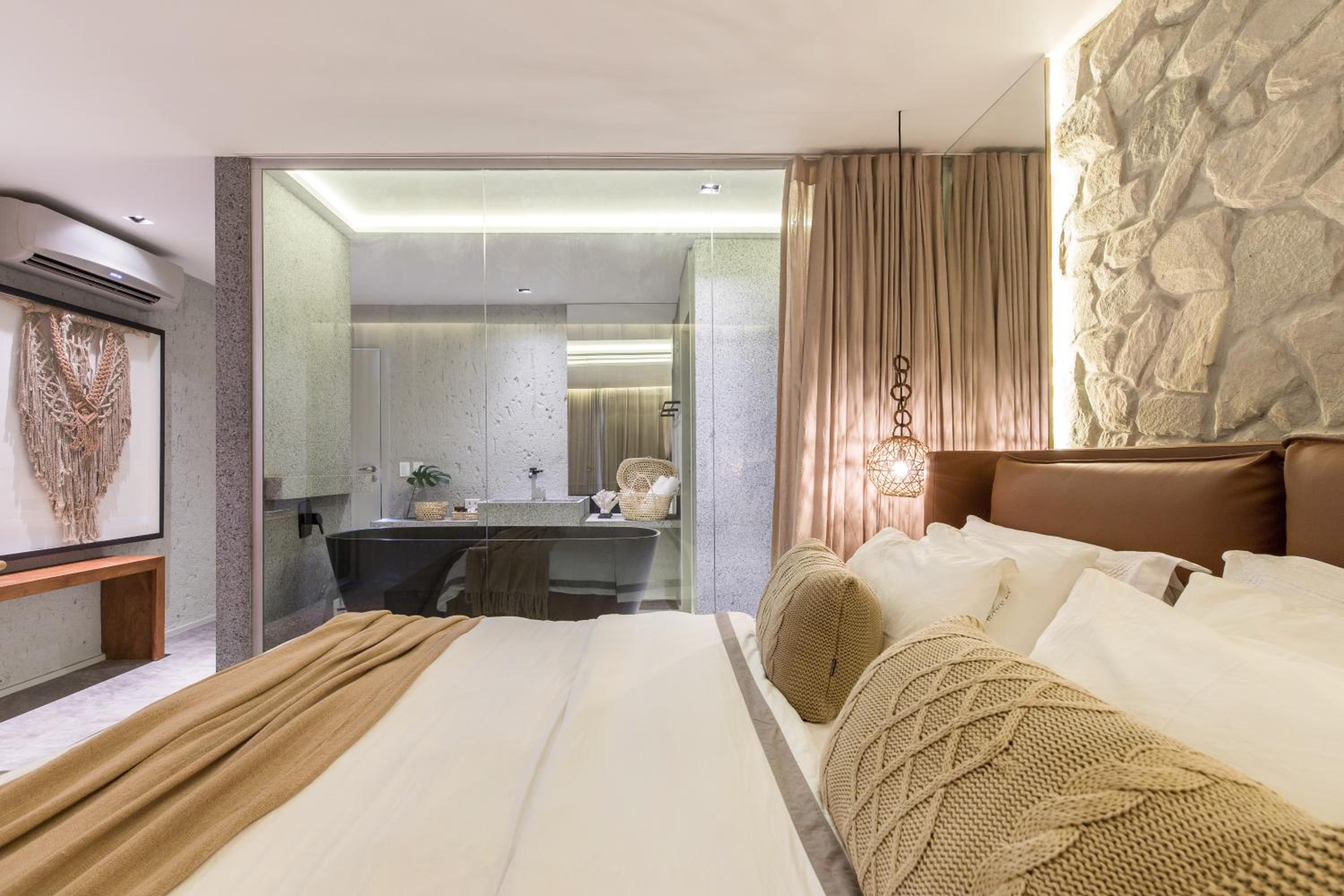 Double Room with Oval Bathtub