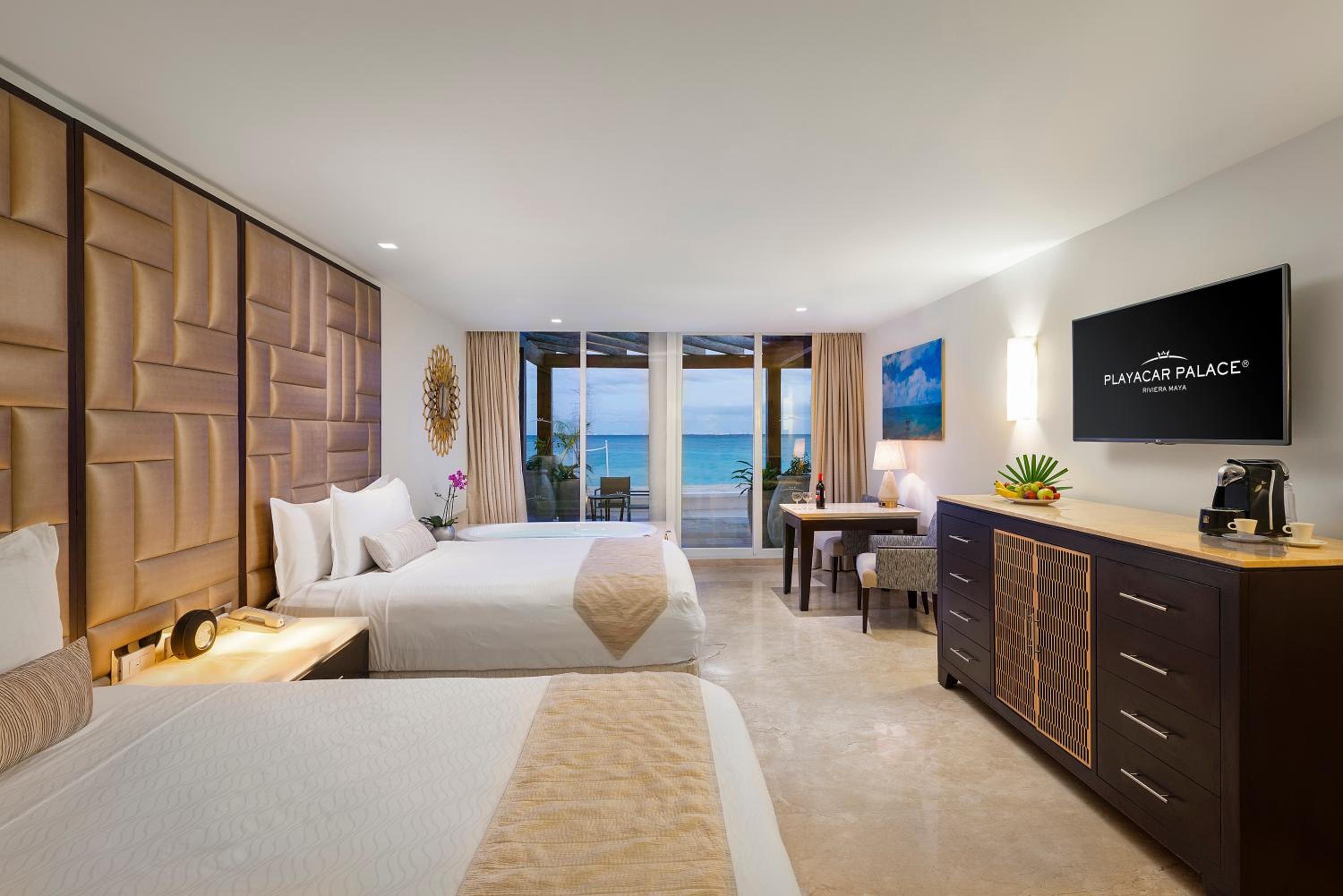 Superior Walk Out Suite Ocean Front - Kids & Teens Free