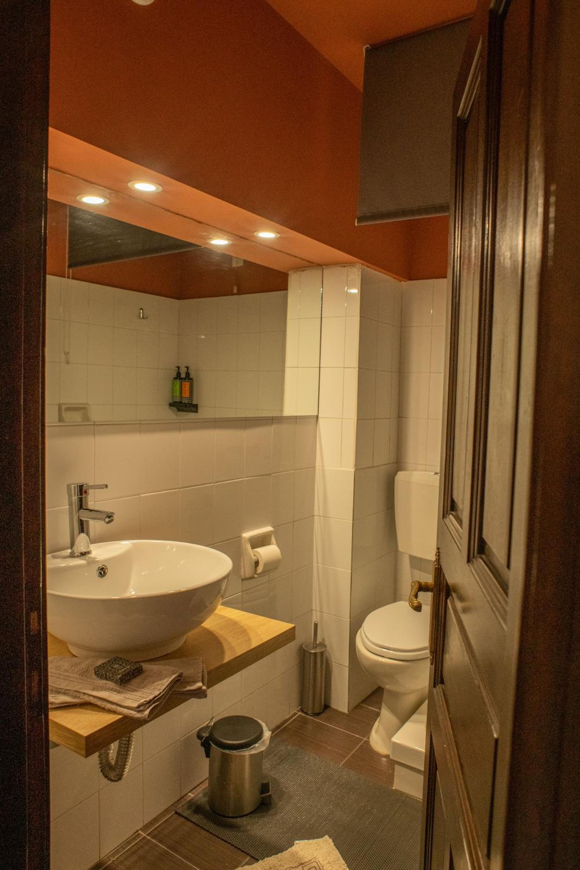 Budget Twin Room - Photo 5