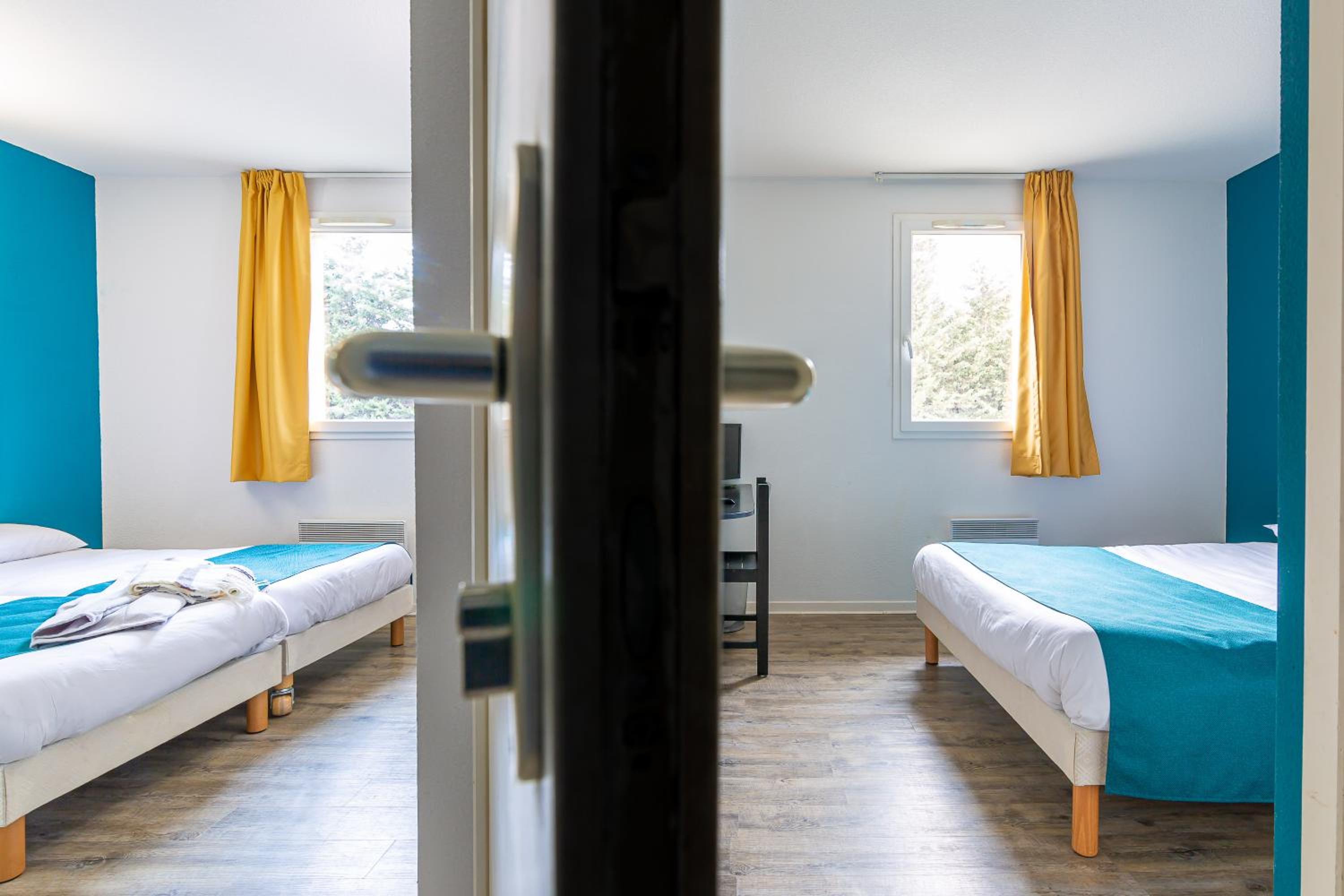 Quadruple Room without Air Conditioning - Photo 3