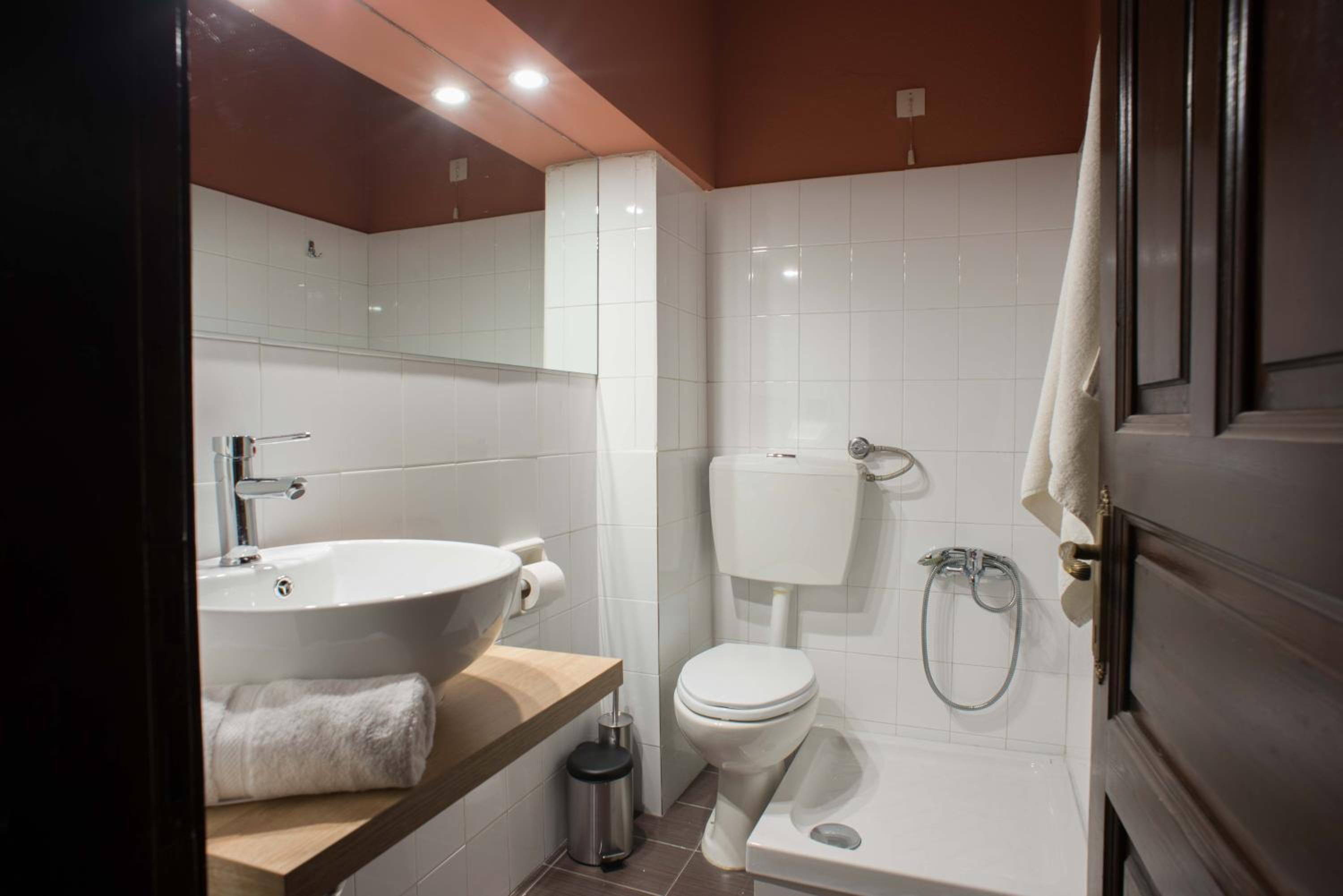 Standard Double Room - Photo 16