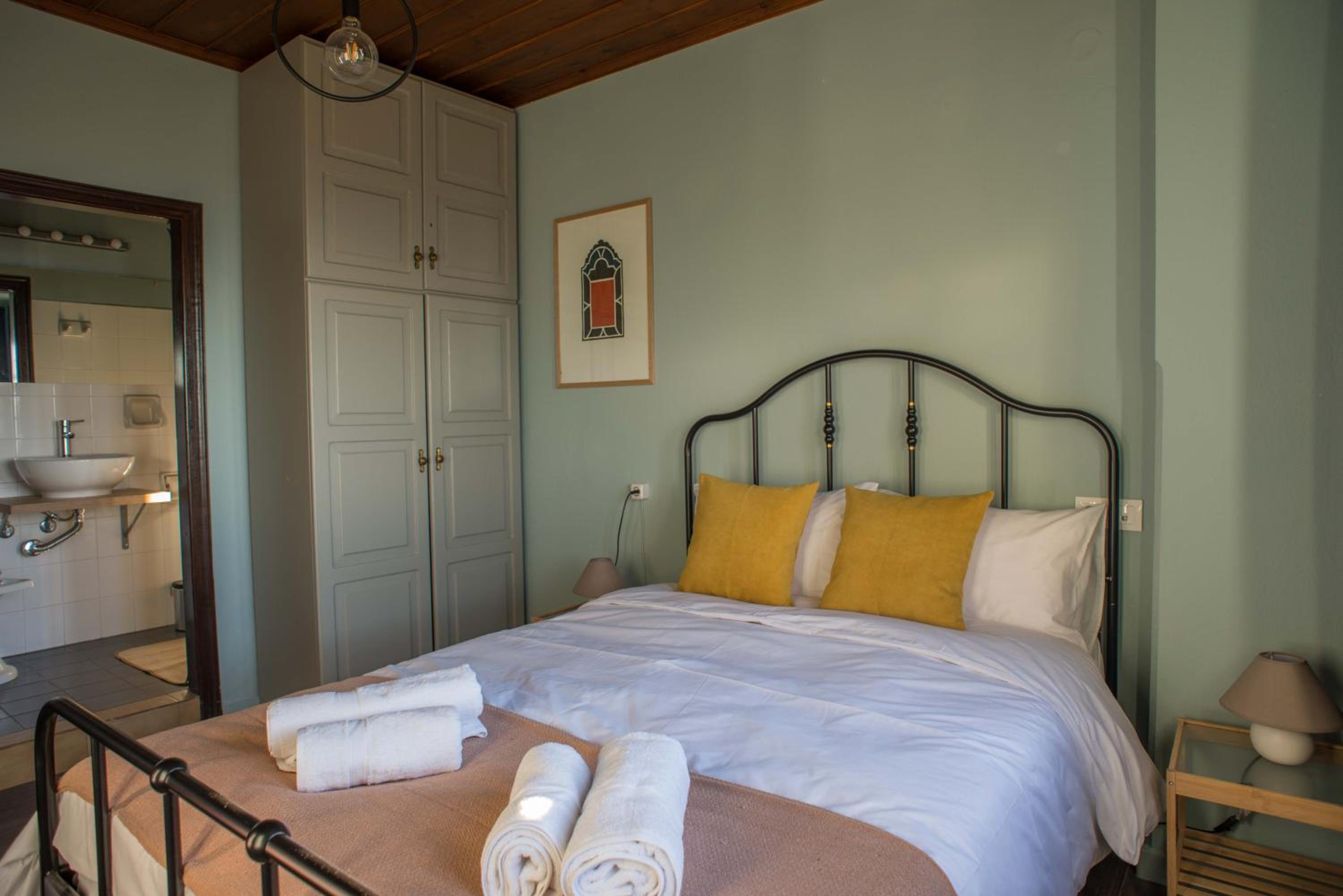 Standard Double Room - Photo 15