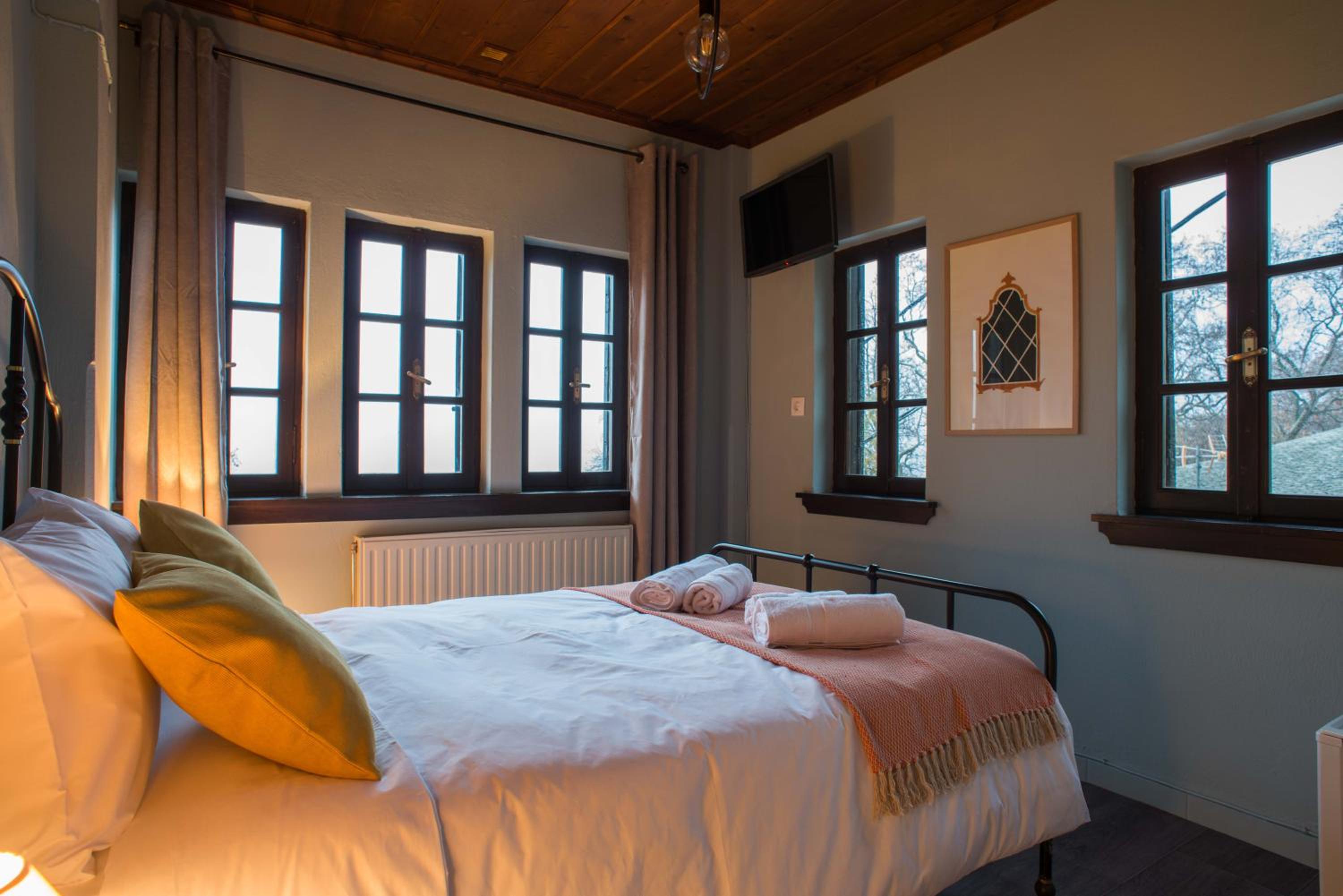 Standard Double Room - Photo 9