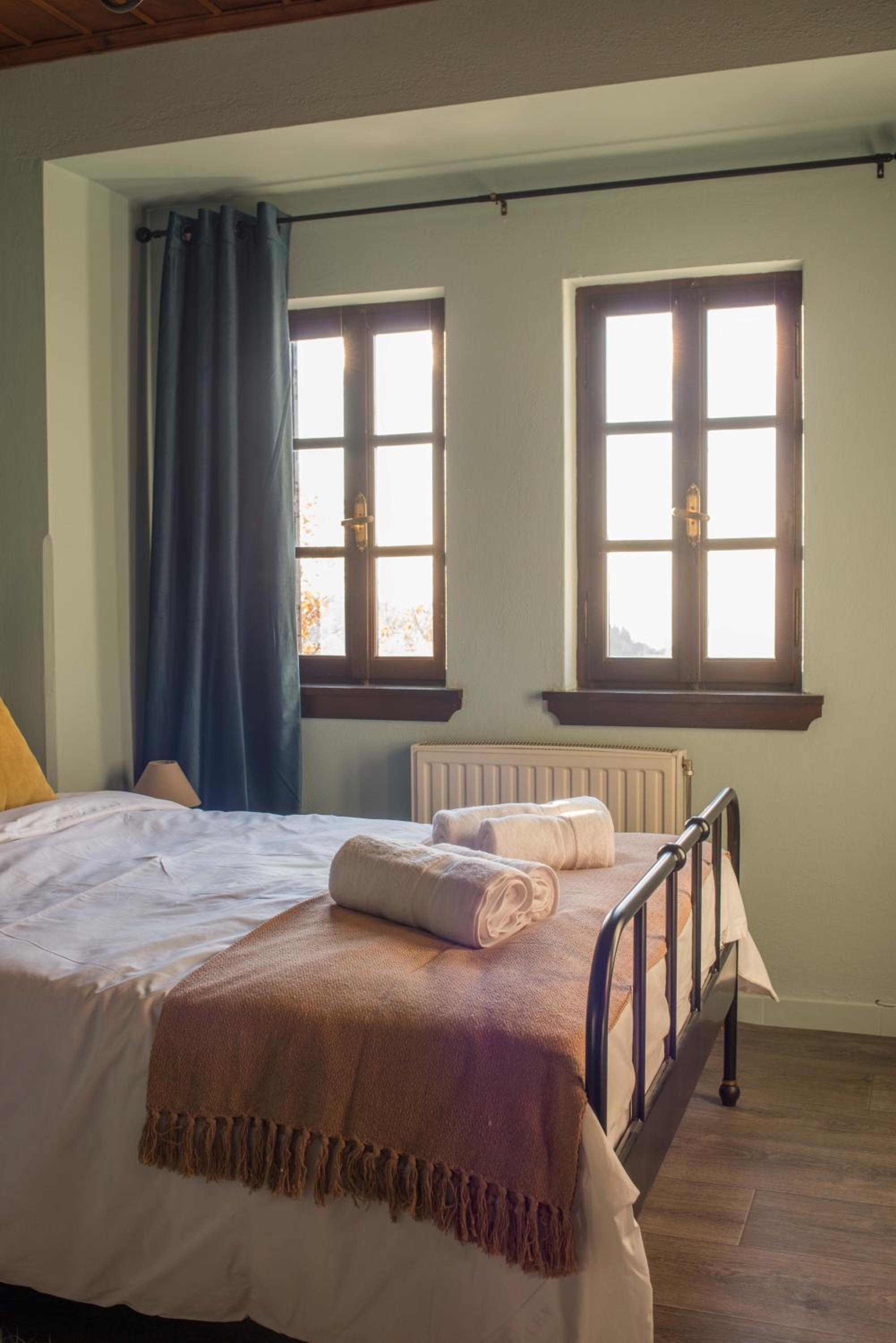 Standard Double Room - Photo 11