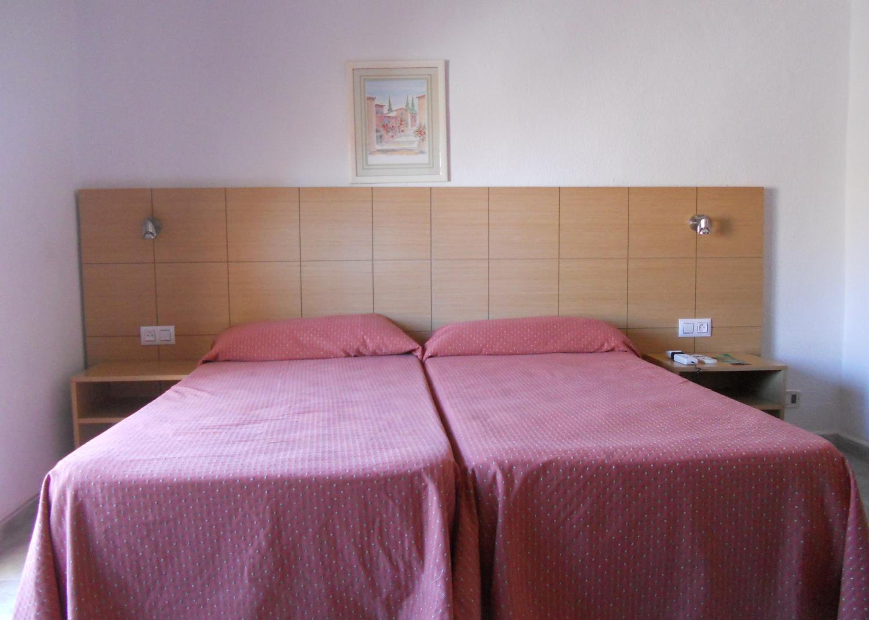 Double or Twin Room - Photo 4