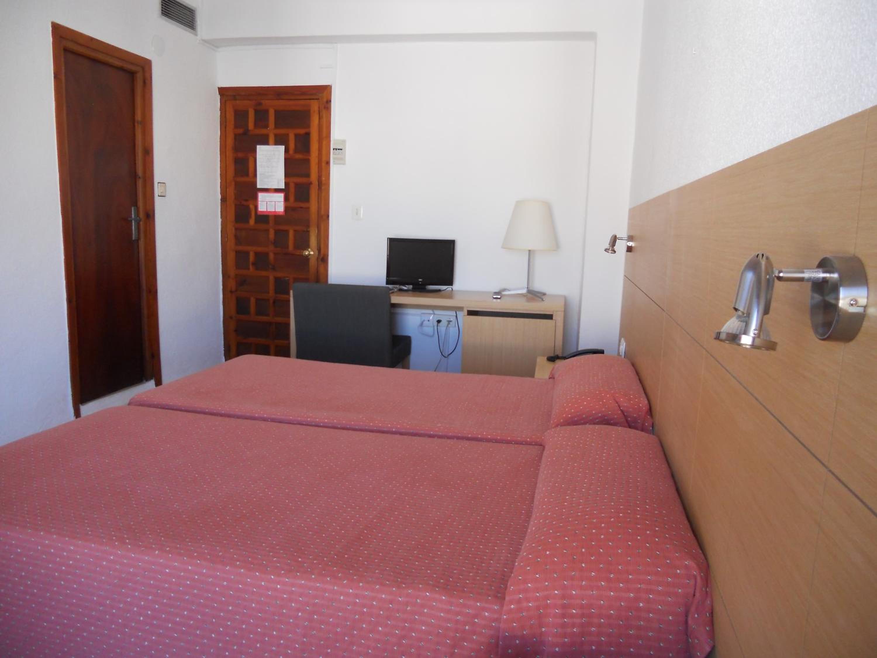 Double or Twin Room - Photo 2