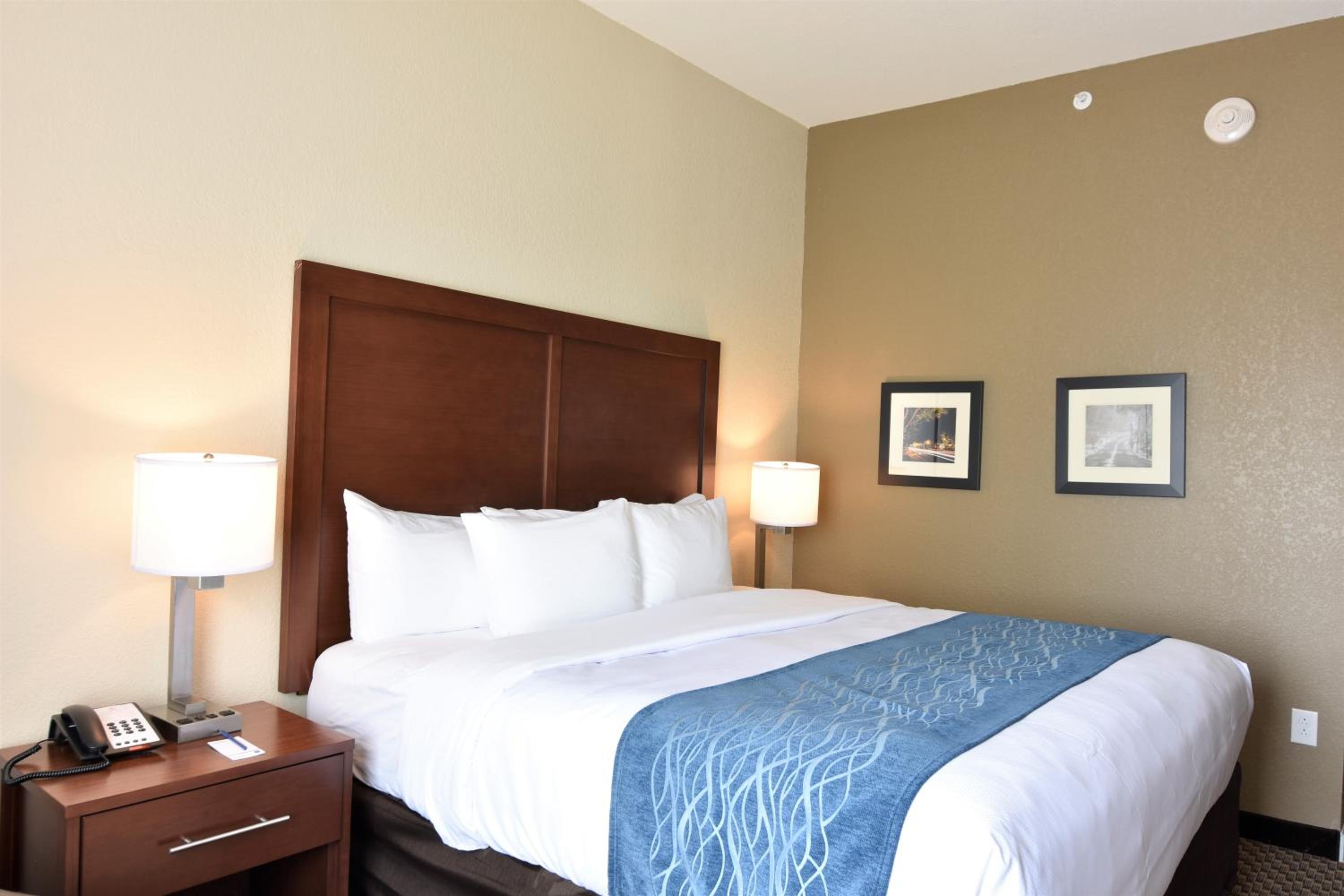King Room - Accessible/Non-Smoking - Photo 1
