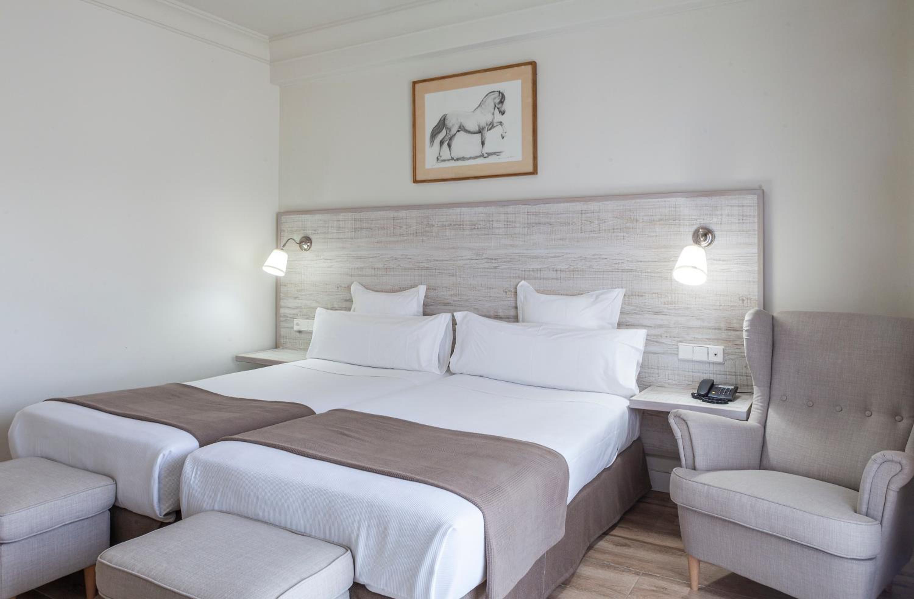 Standard Double or Twin Room - Photo 1
