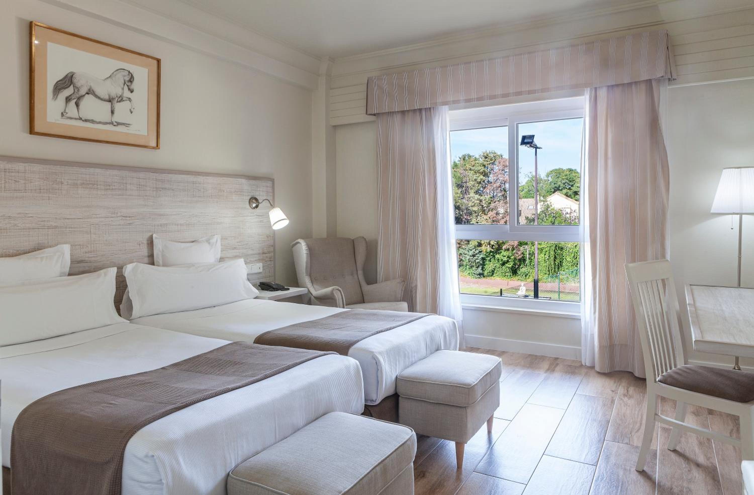 Standard Double or Twin Room - Photo 9