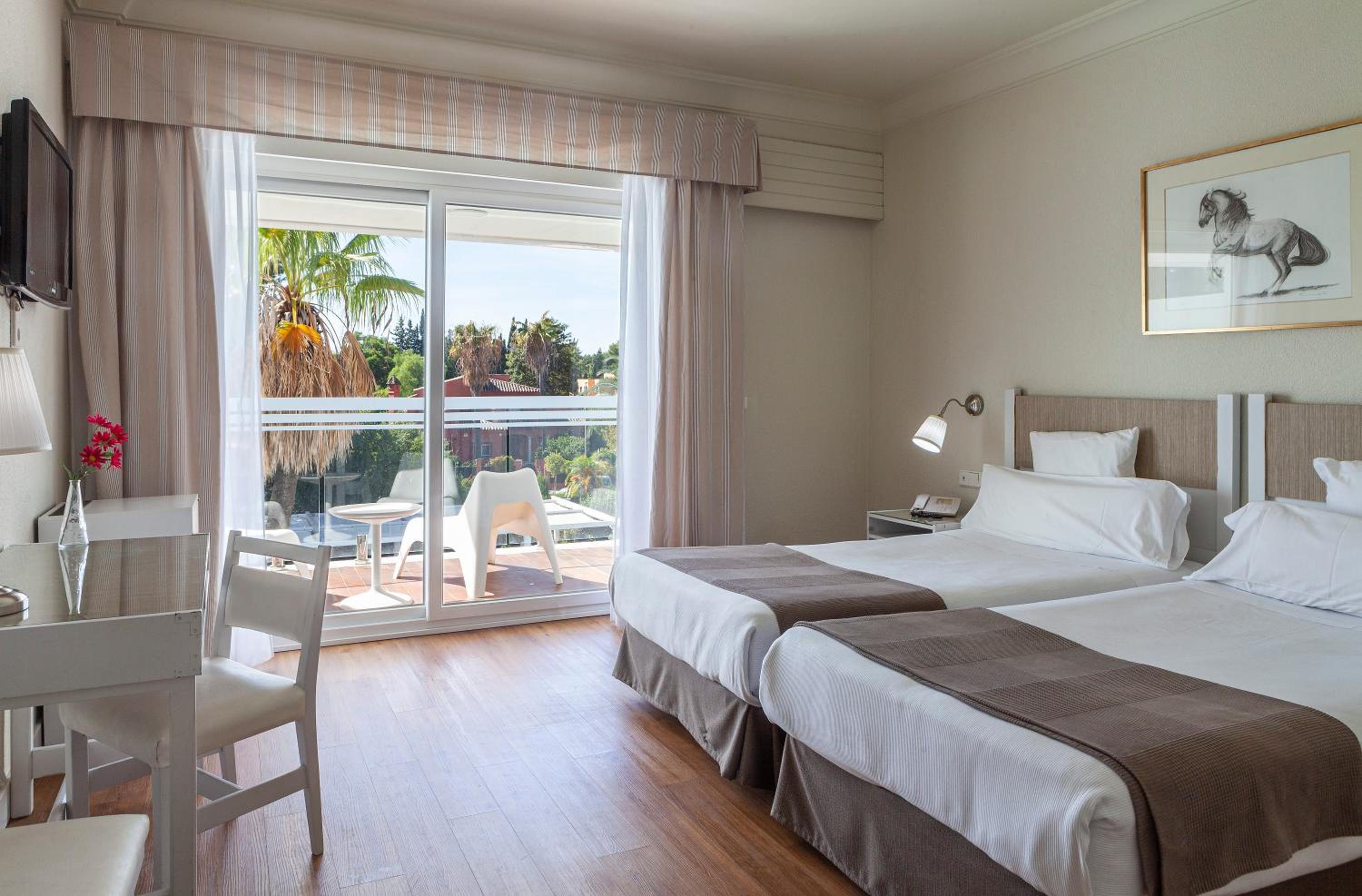 Double or Twin Room with Pool View - Photo 2