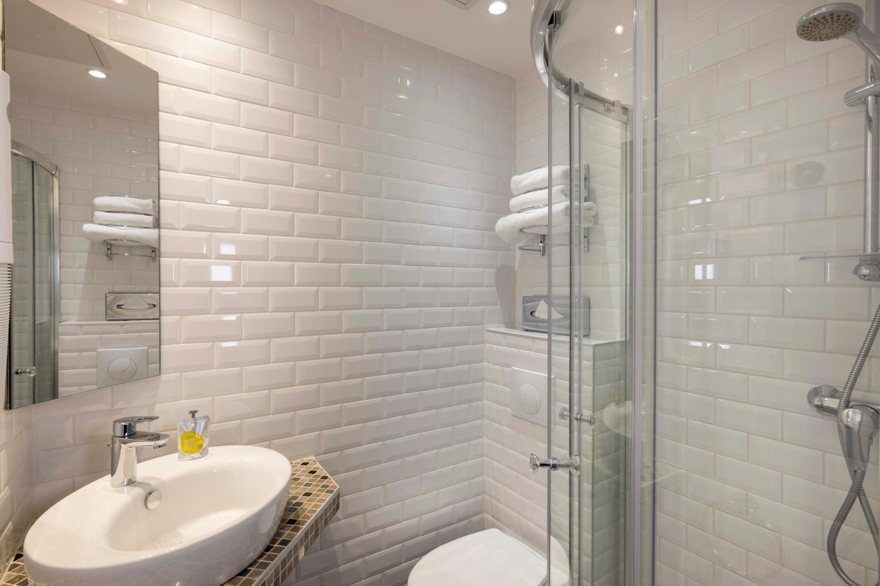 Classic Single Room with Street View