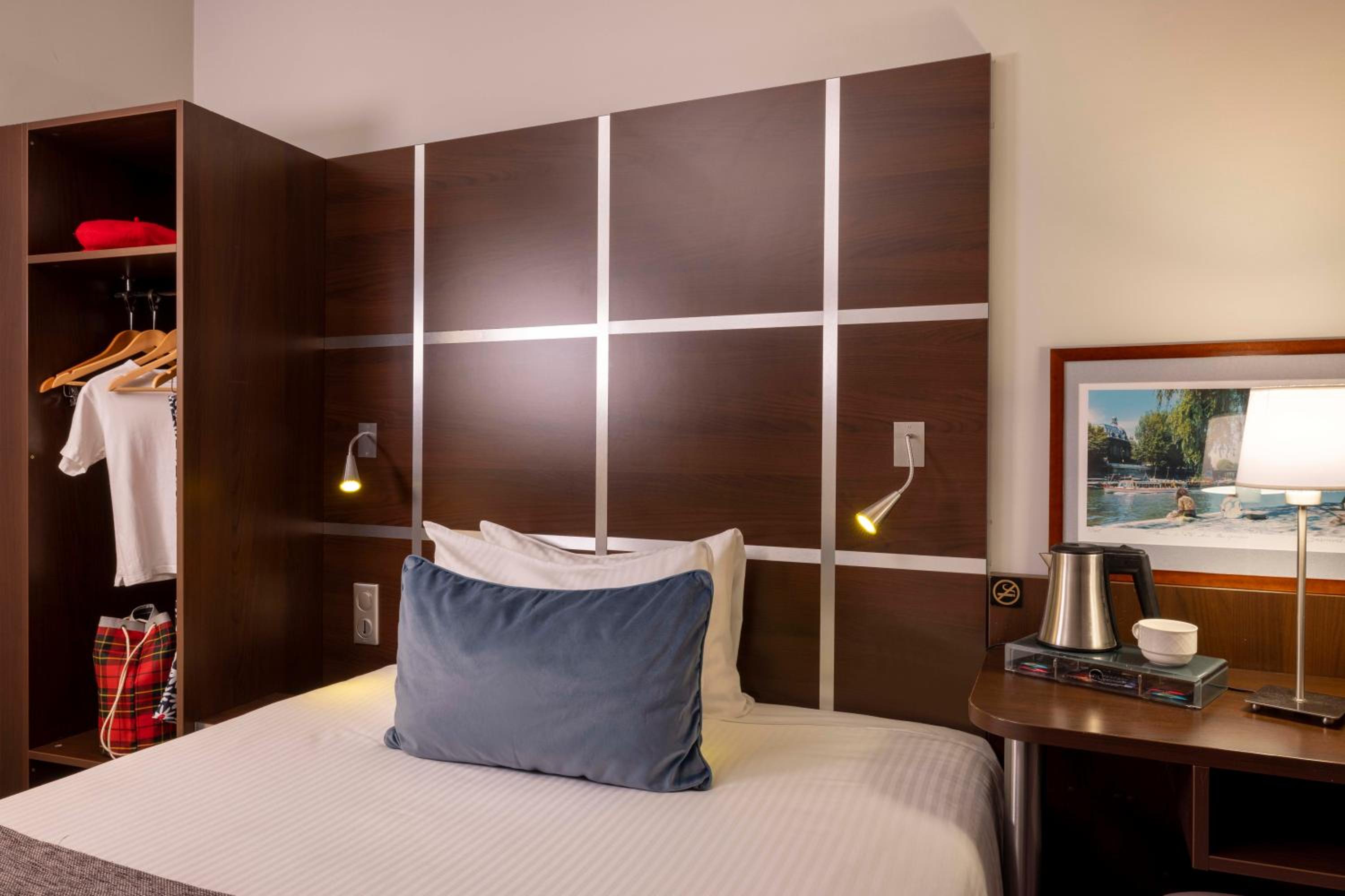 Classic Single Room with Street View