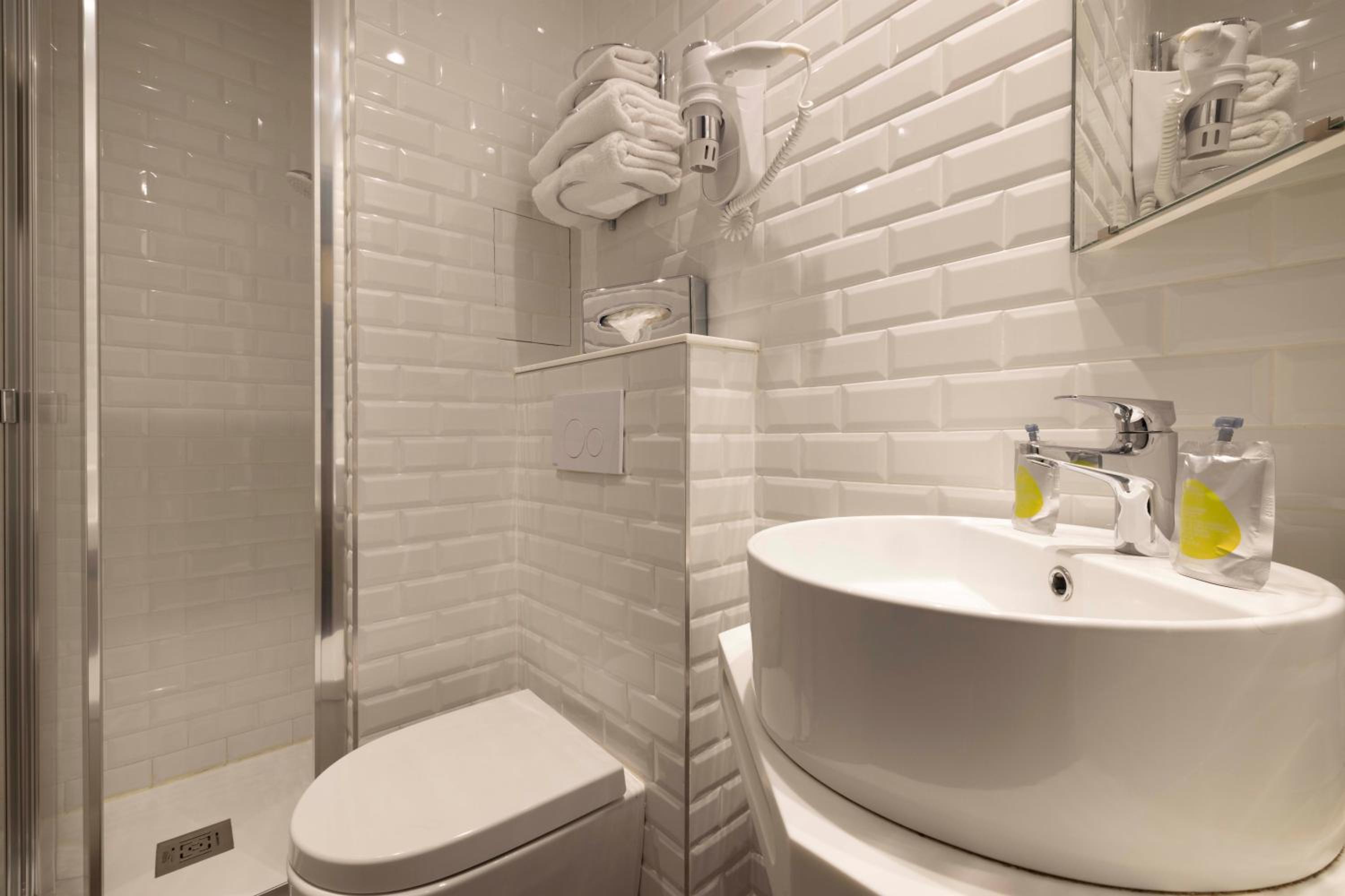 Classic Single Room with Street View