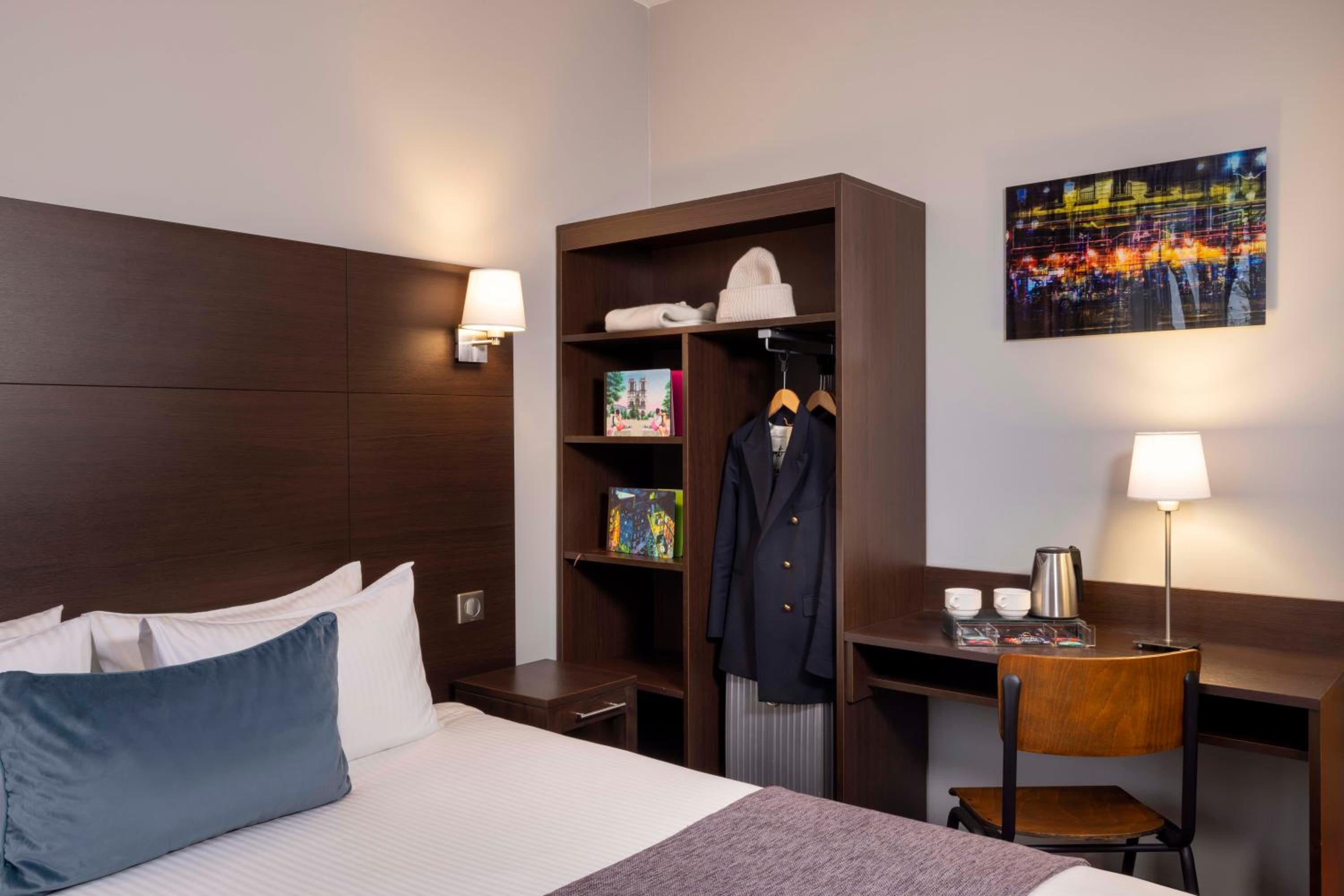 Classic Double Room with Street View