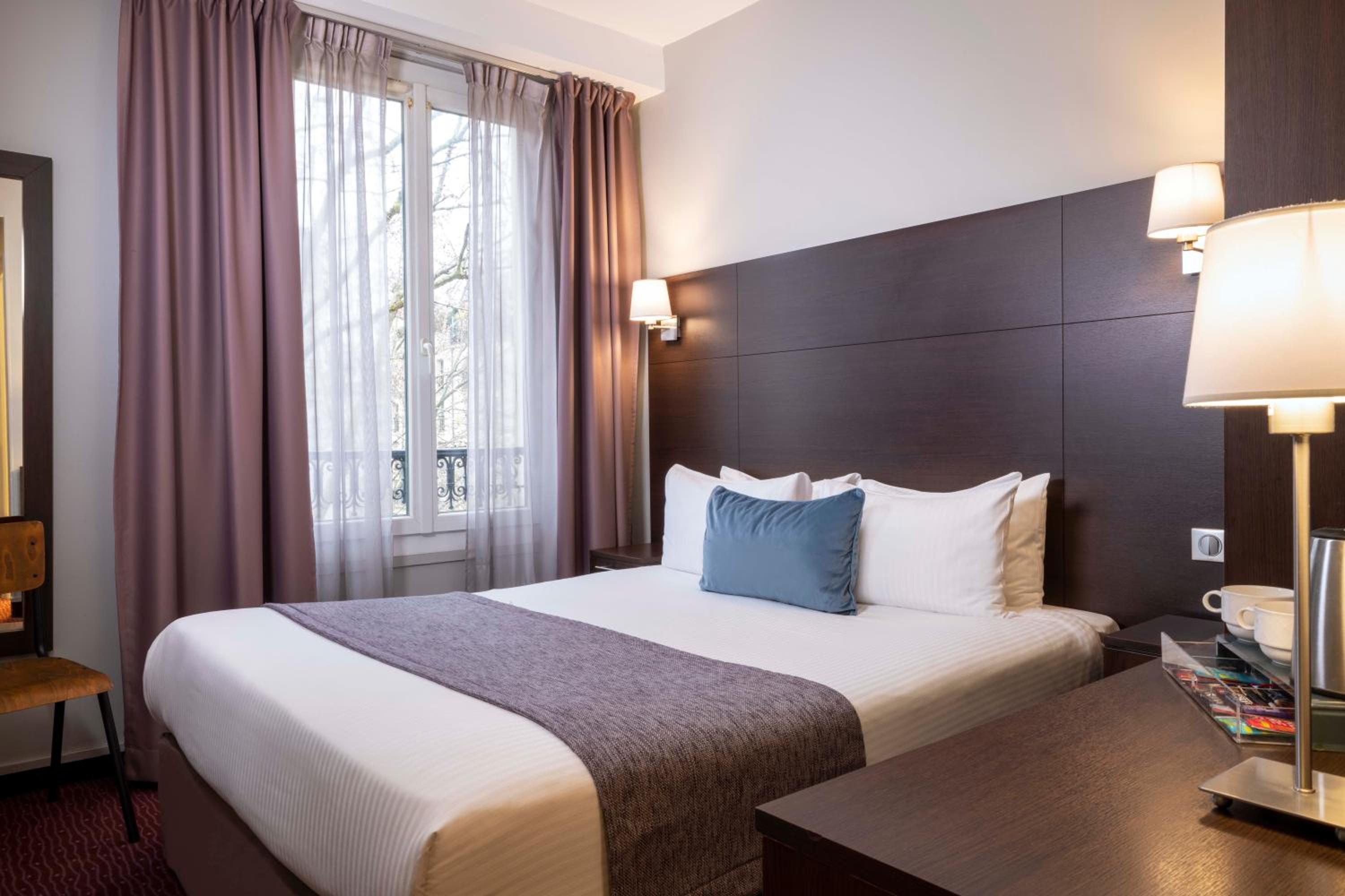 Classic Double Room with Street View