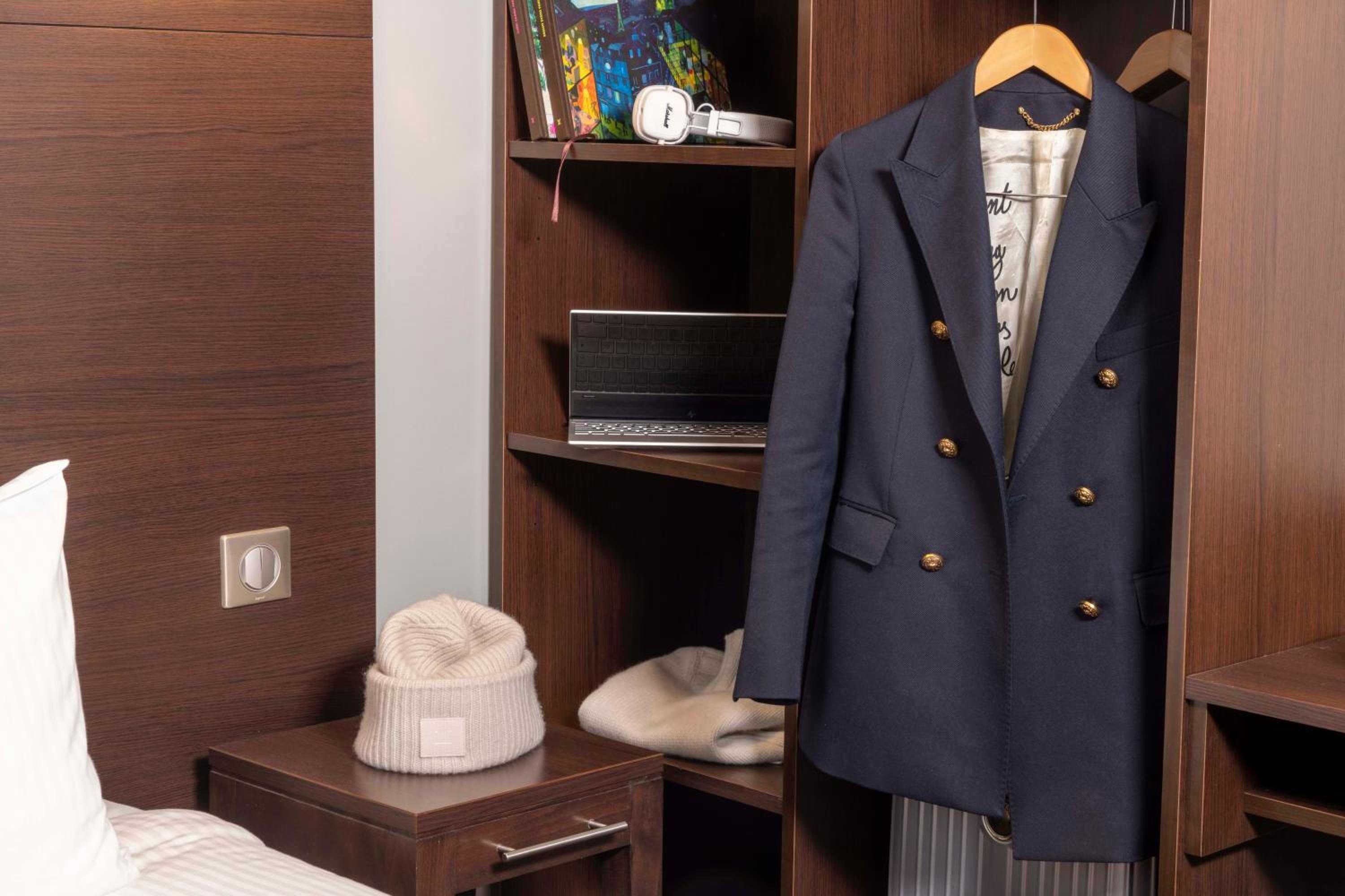 Classic Double Room with Street View