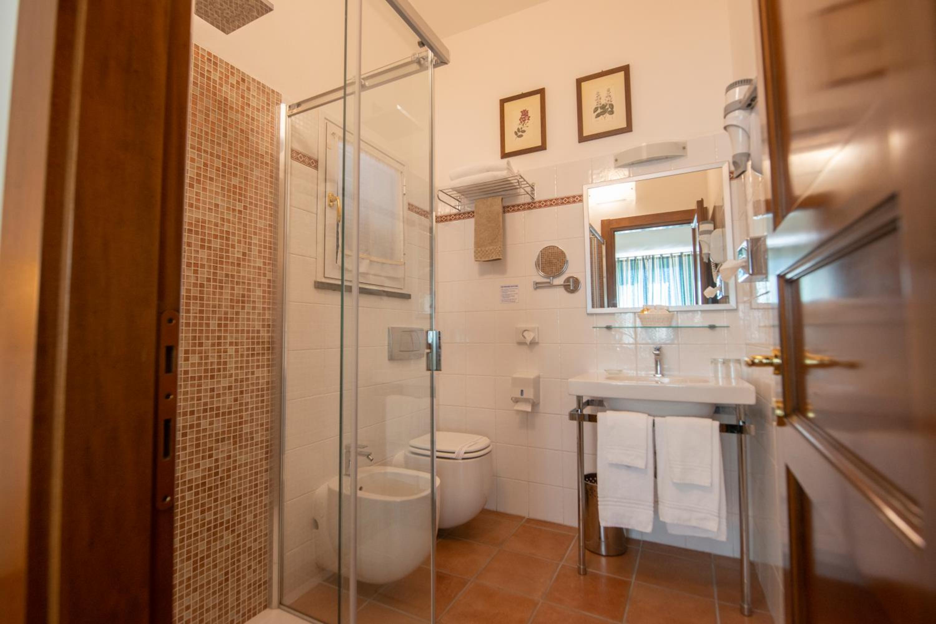 Deluxe Double Room with Sea View - Photo 3