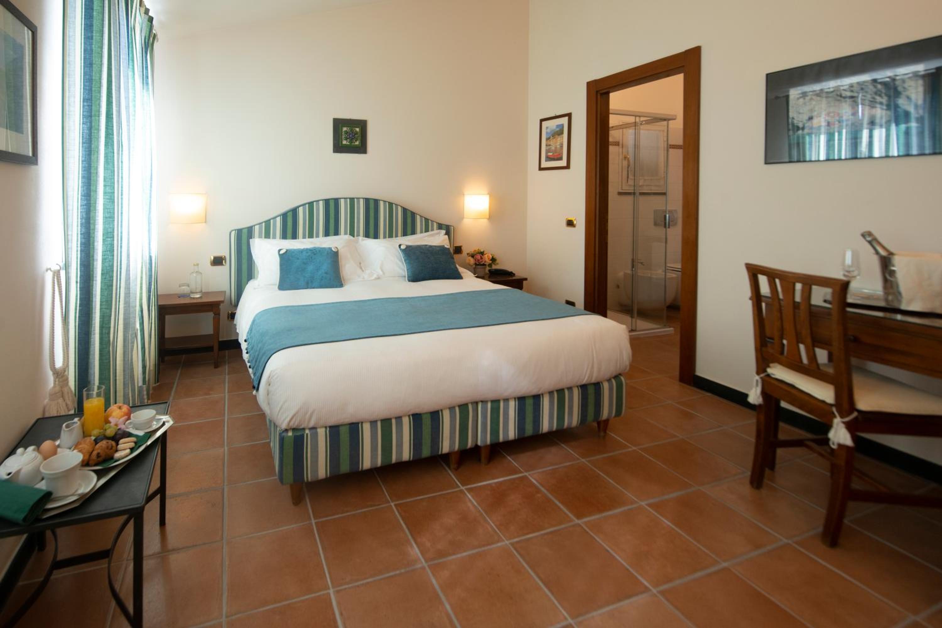 Deluxe Double Room with Sea View - Photo 4