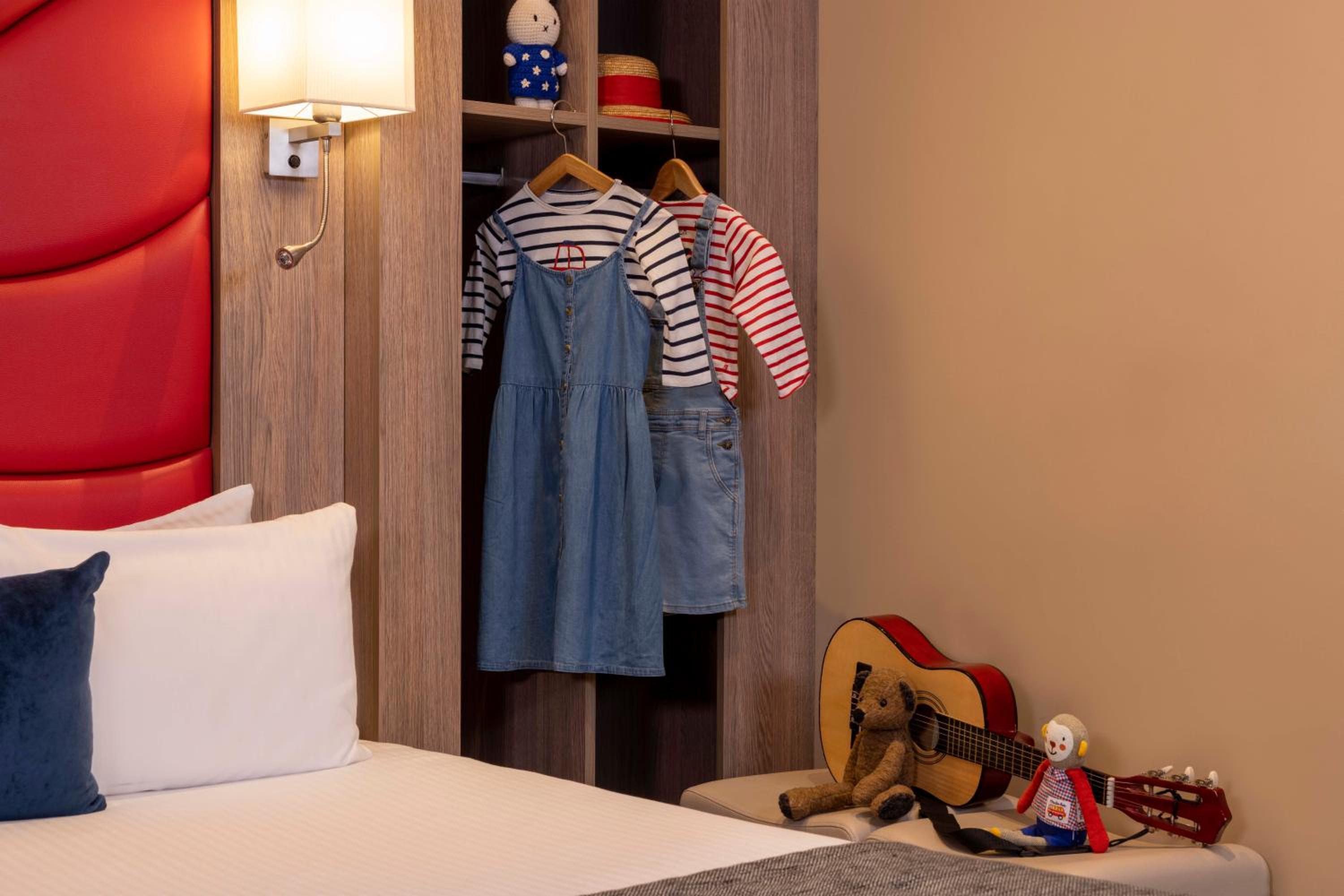 Quadruple Room thumbnail 5