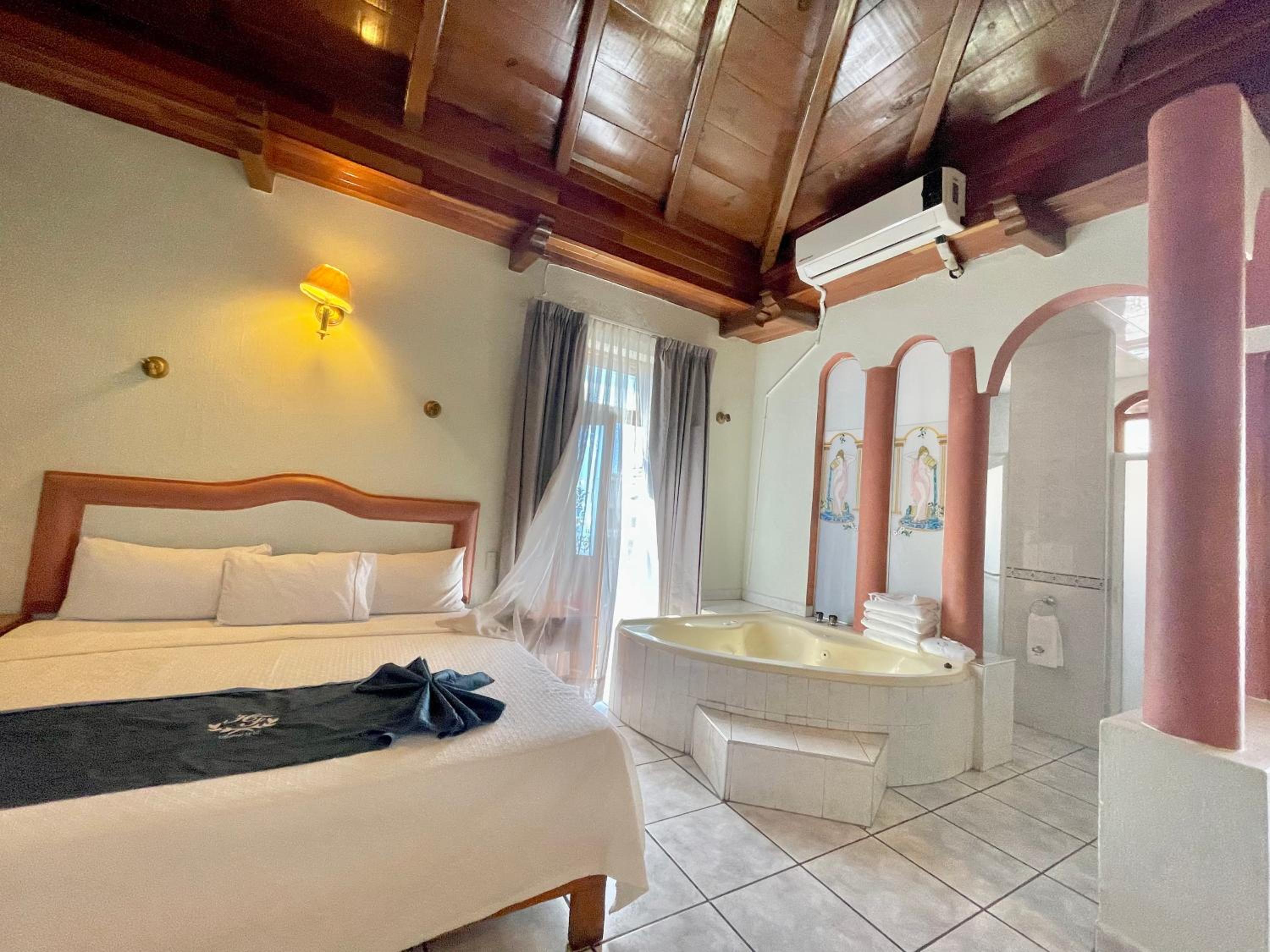 Queen Room with Two Queen Beds - Photo 1