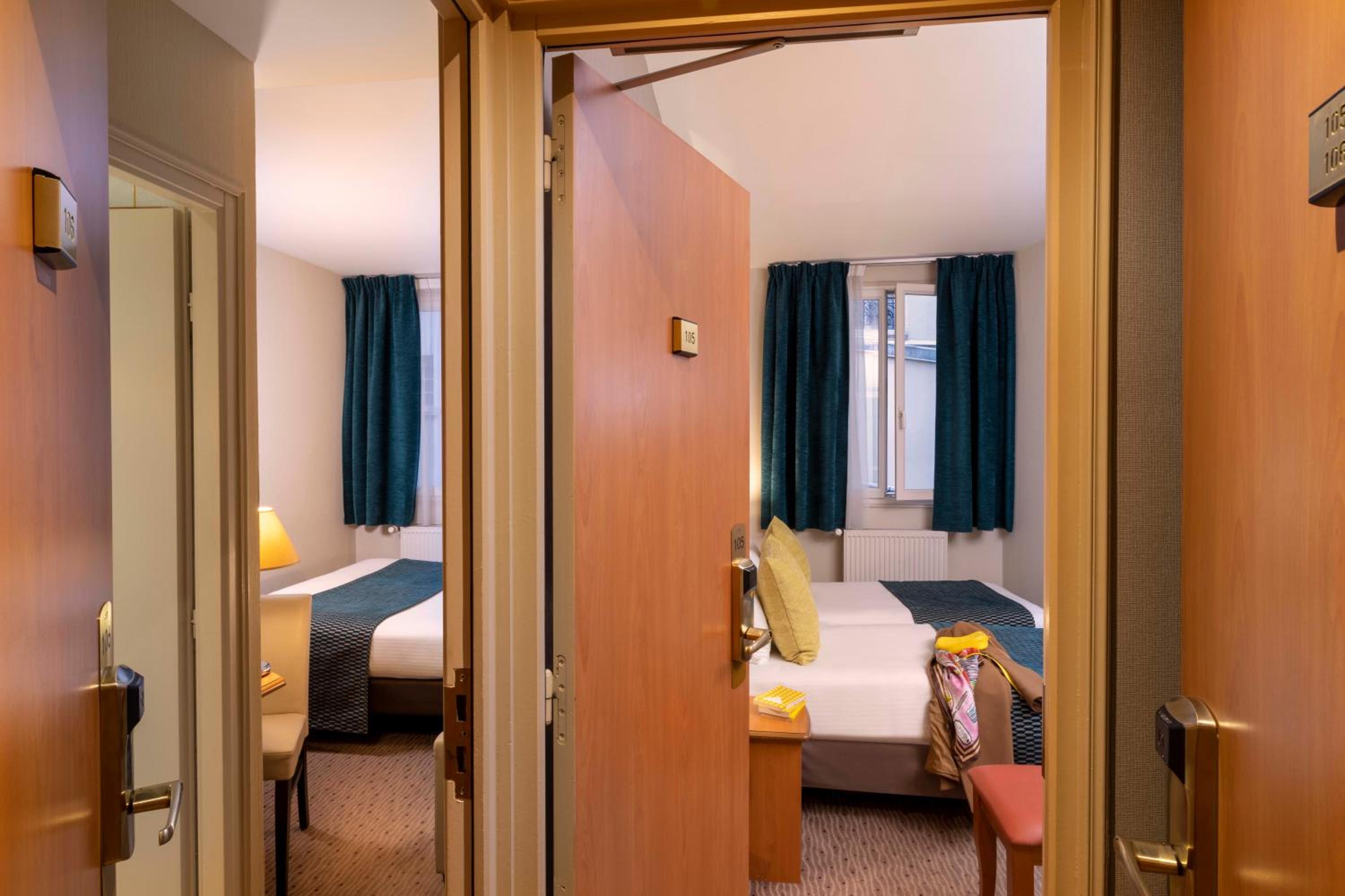 Connecting Room