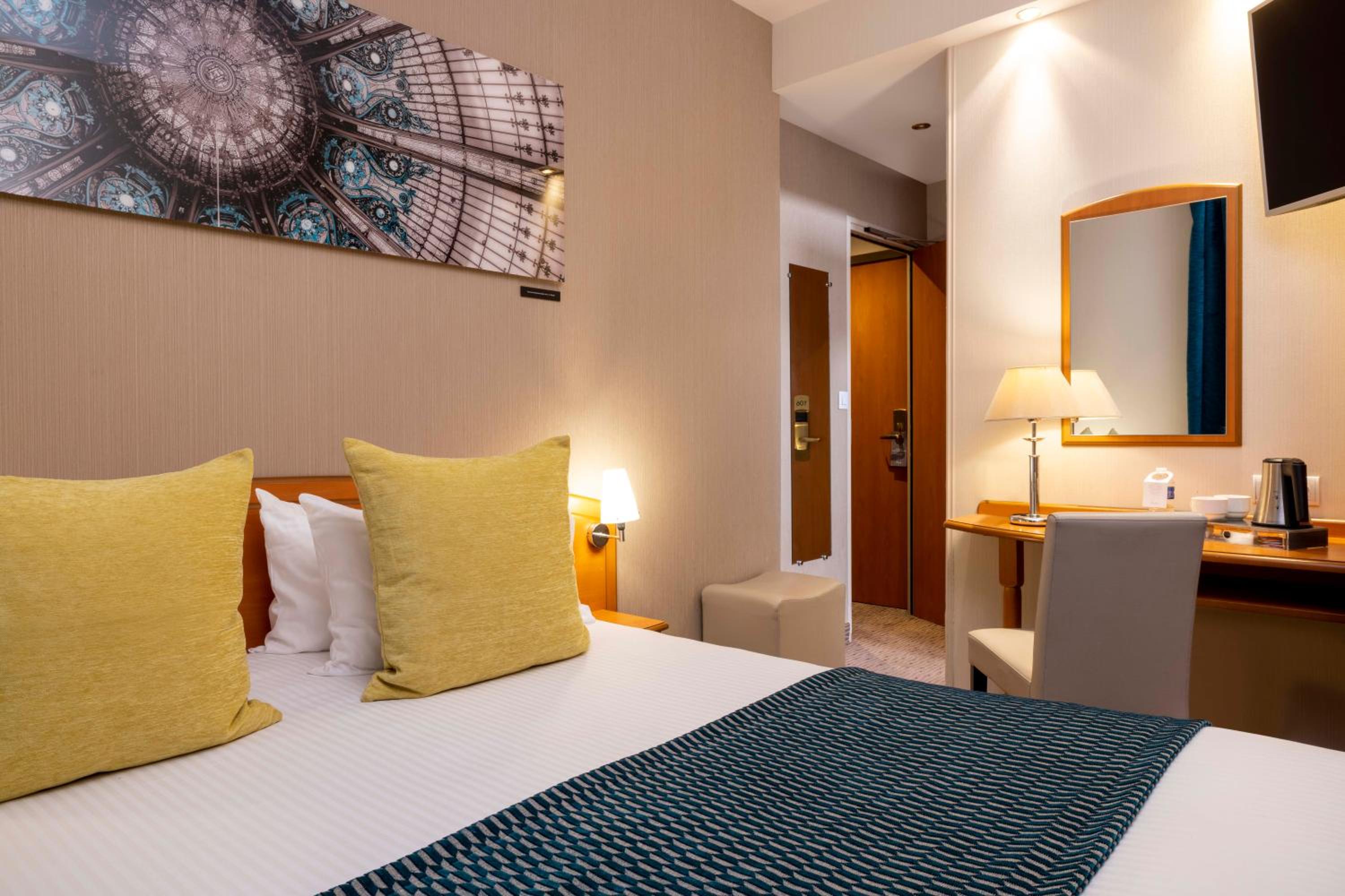 Connecting Room