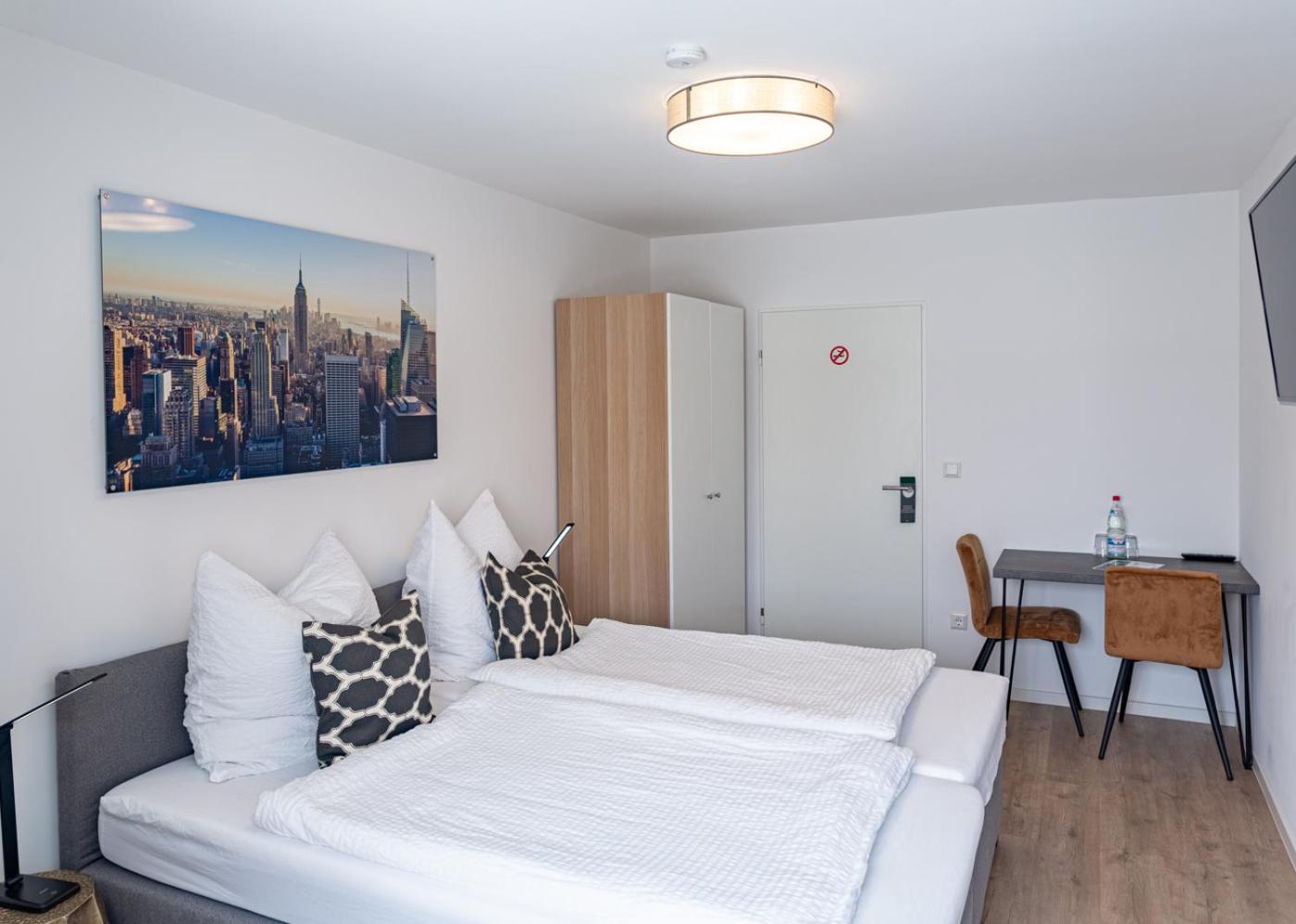 Double or Twin Room with Shared Bathroom photo 1