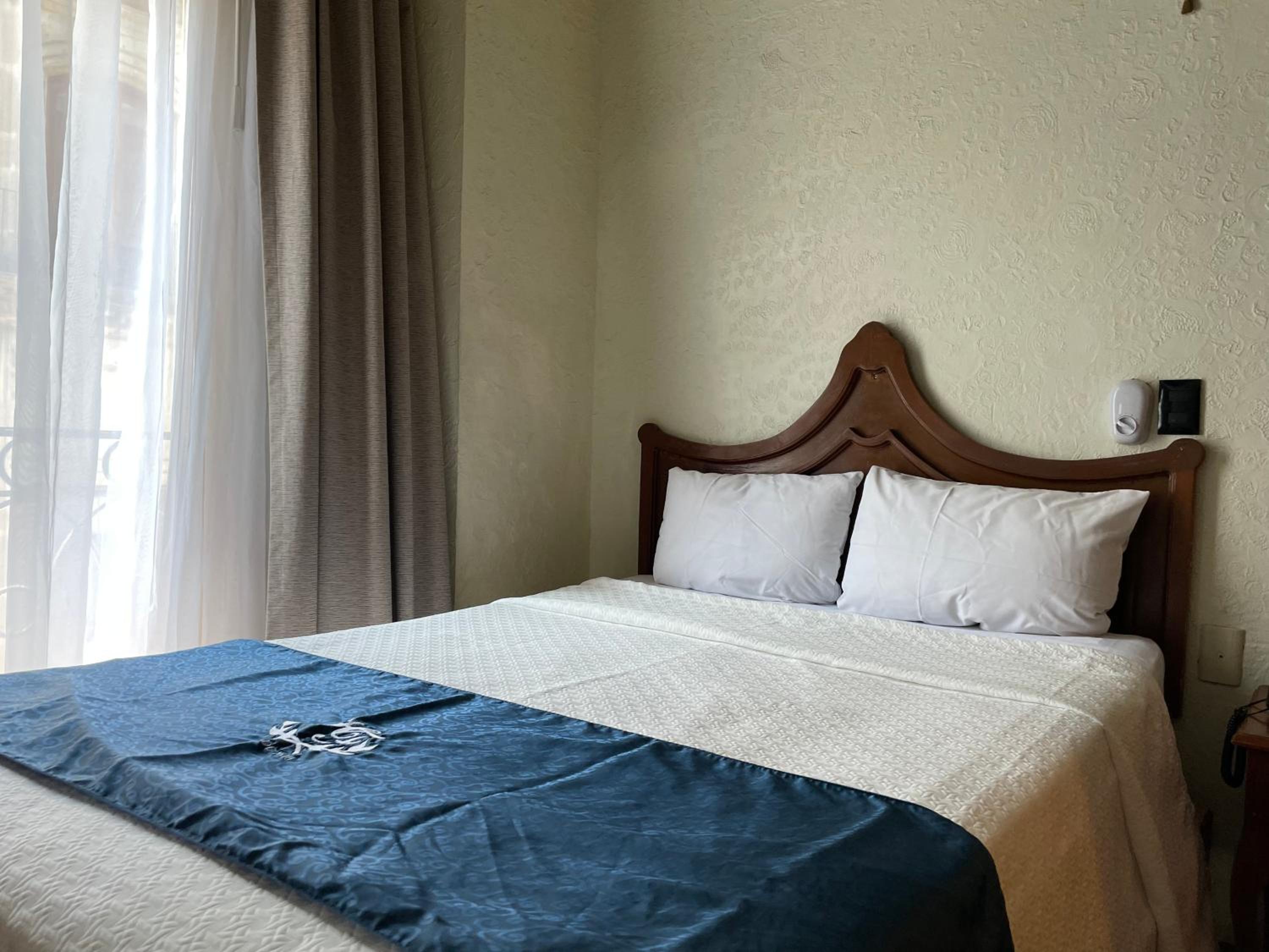 Standard Double Room - Photo 2