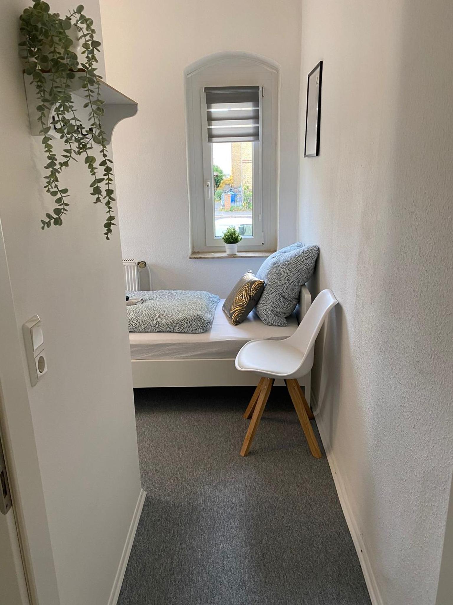 Standard Twin Room with Shared Bathroom photo 2