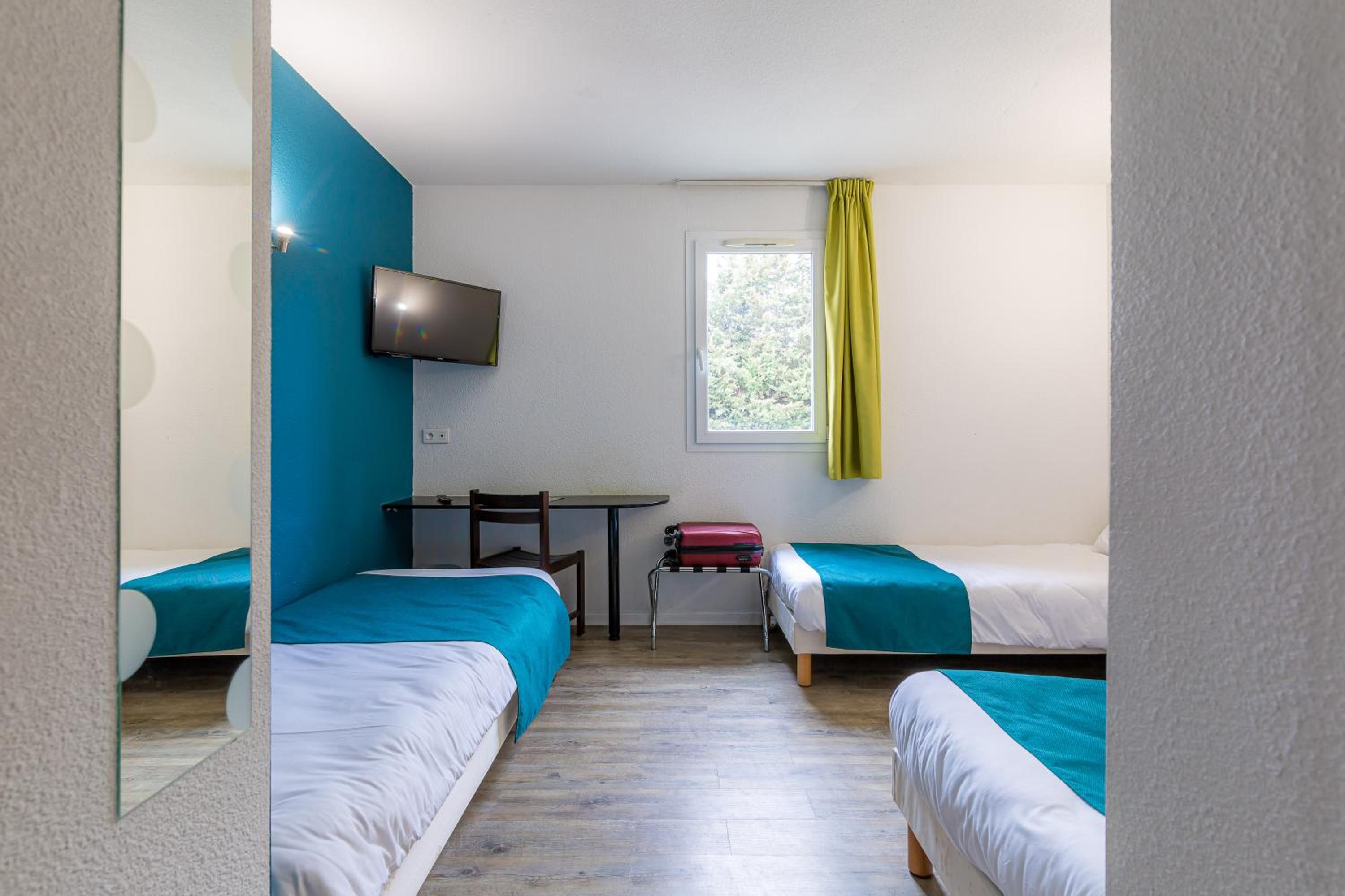 Triple Room with Air Conditioning - Photo 3