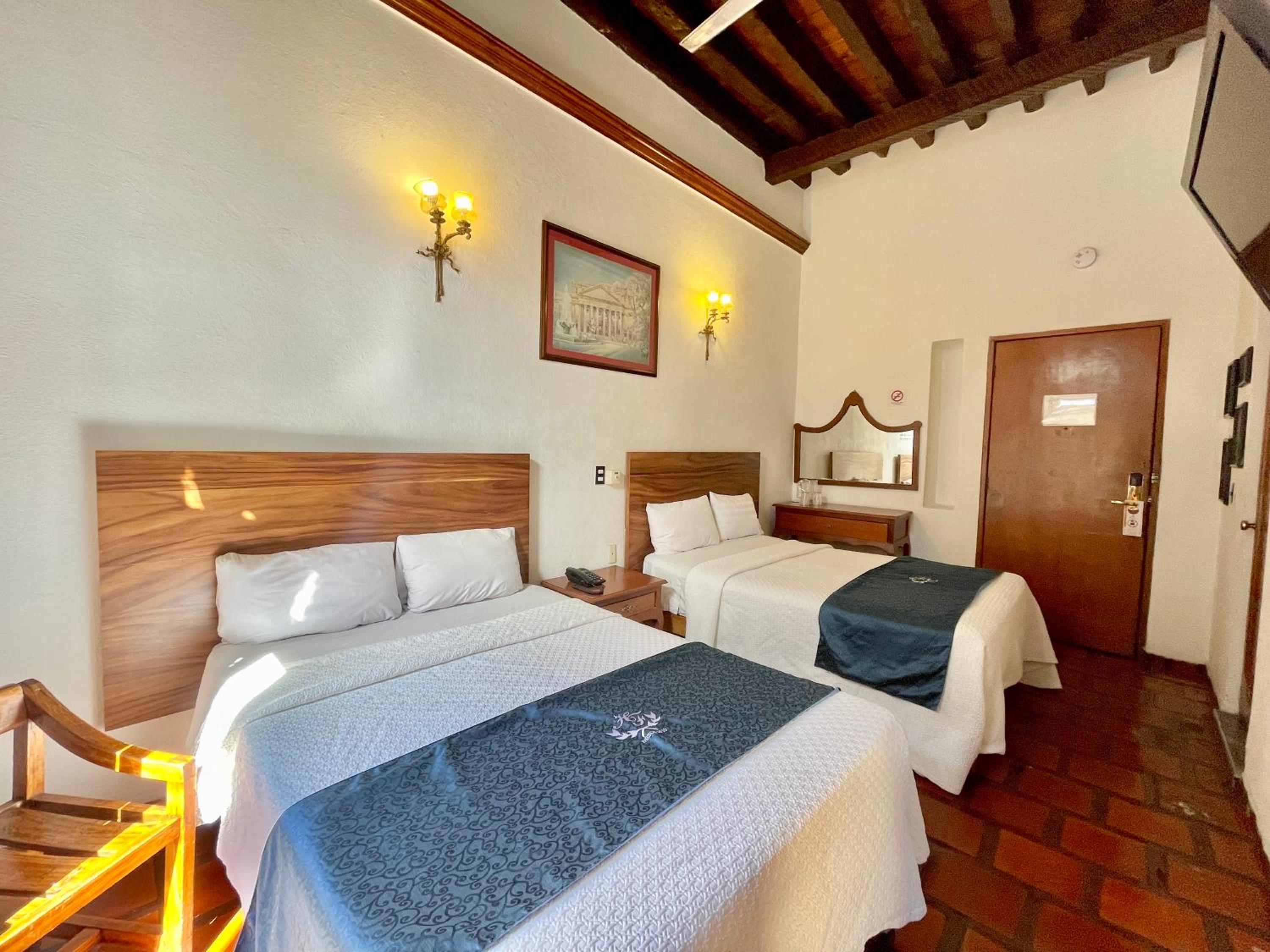 Quadruple Room - Photo 8