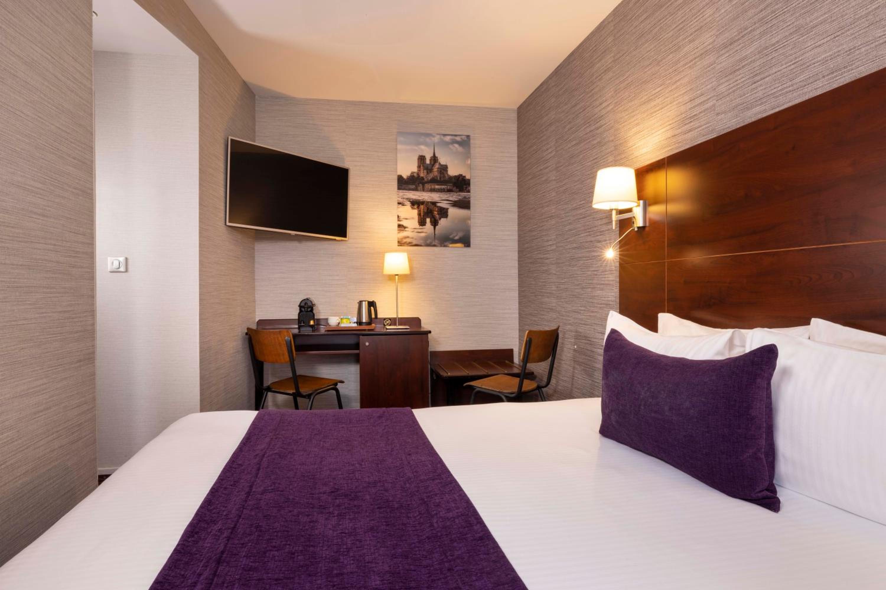 Superior Double Room with Courtyard View