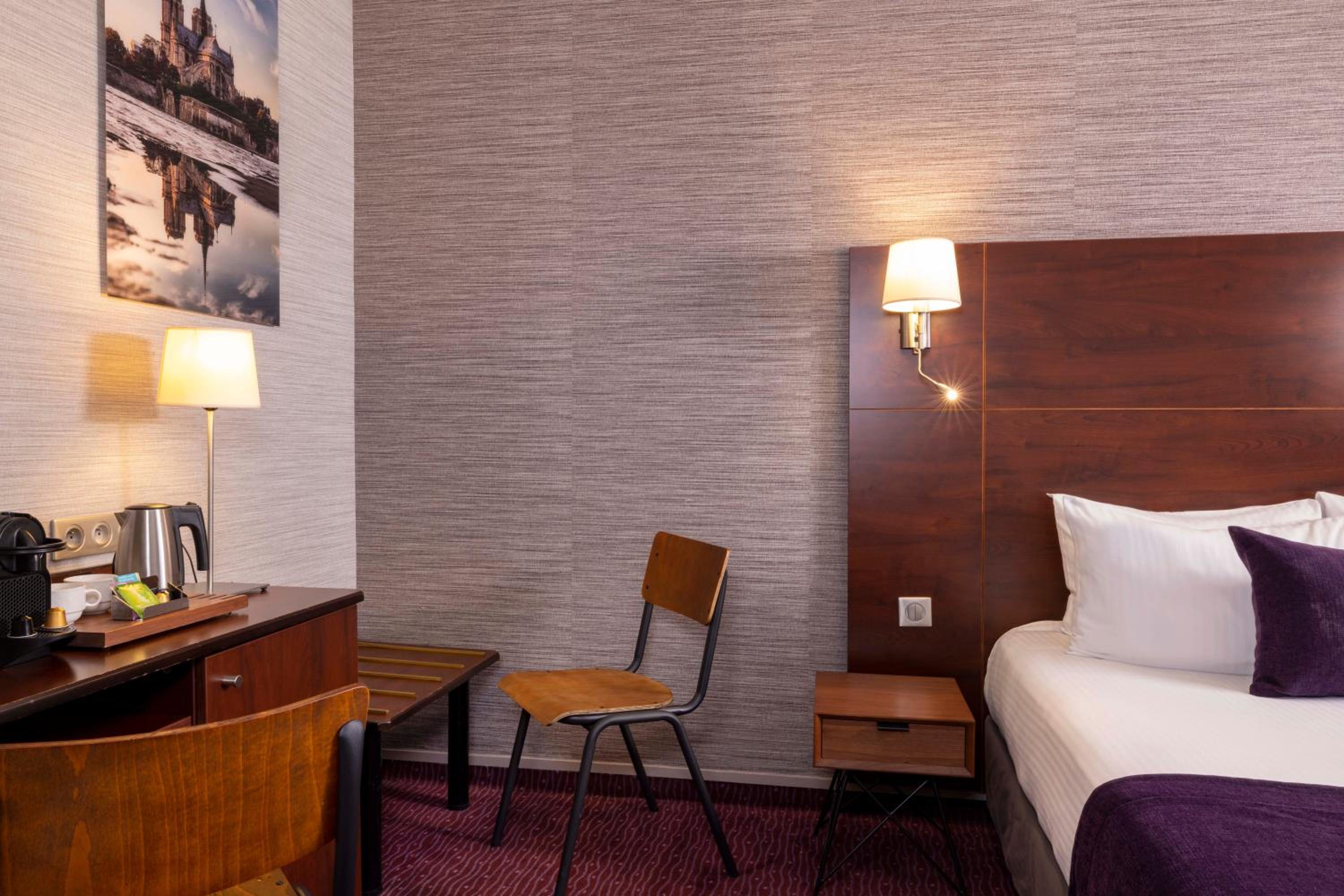 Superior Double Room with Courtyard View thumbnail 5