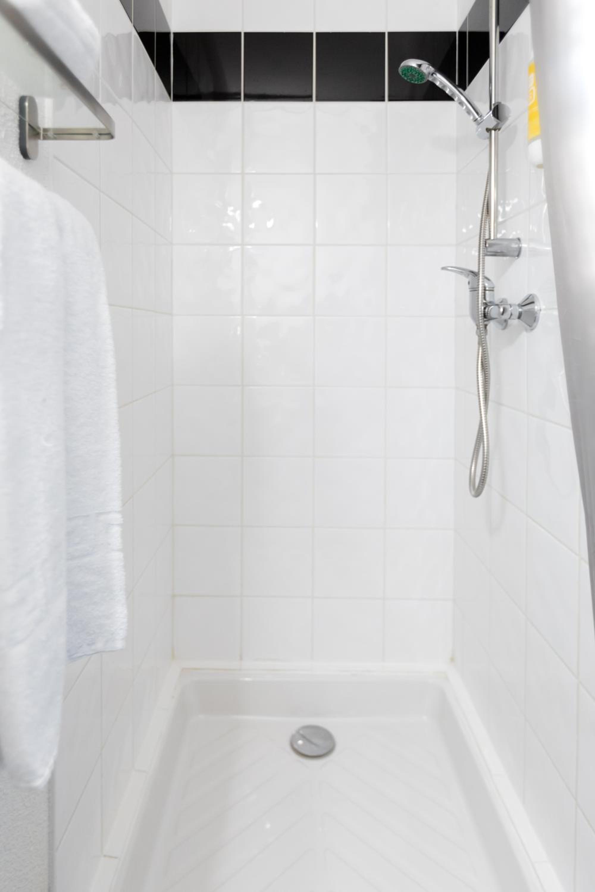 Double Room without Air Conditioning - Photo 3