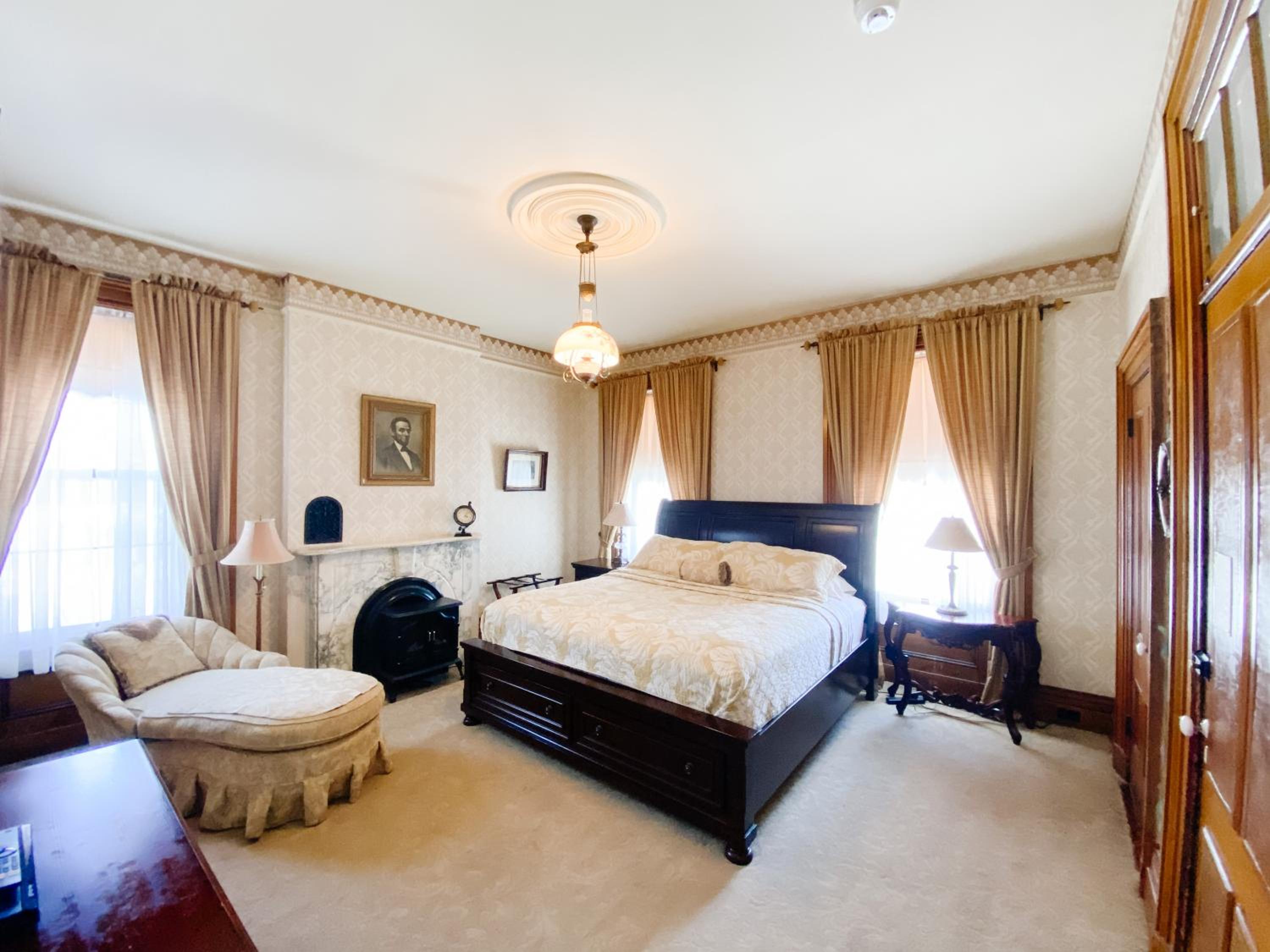 Lincoln Suite  photo 1
