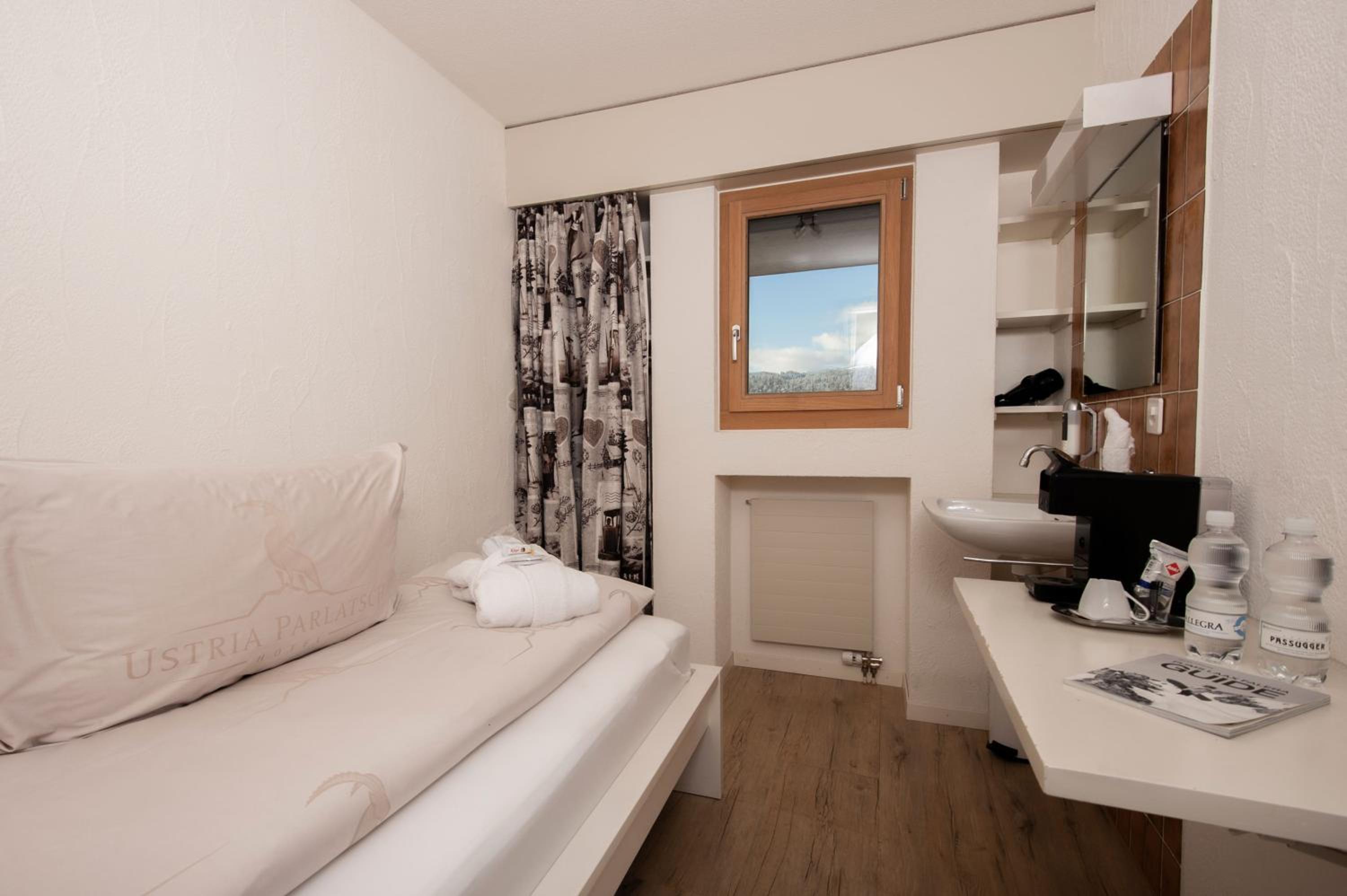 Single Room with Shared Bathroom