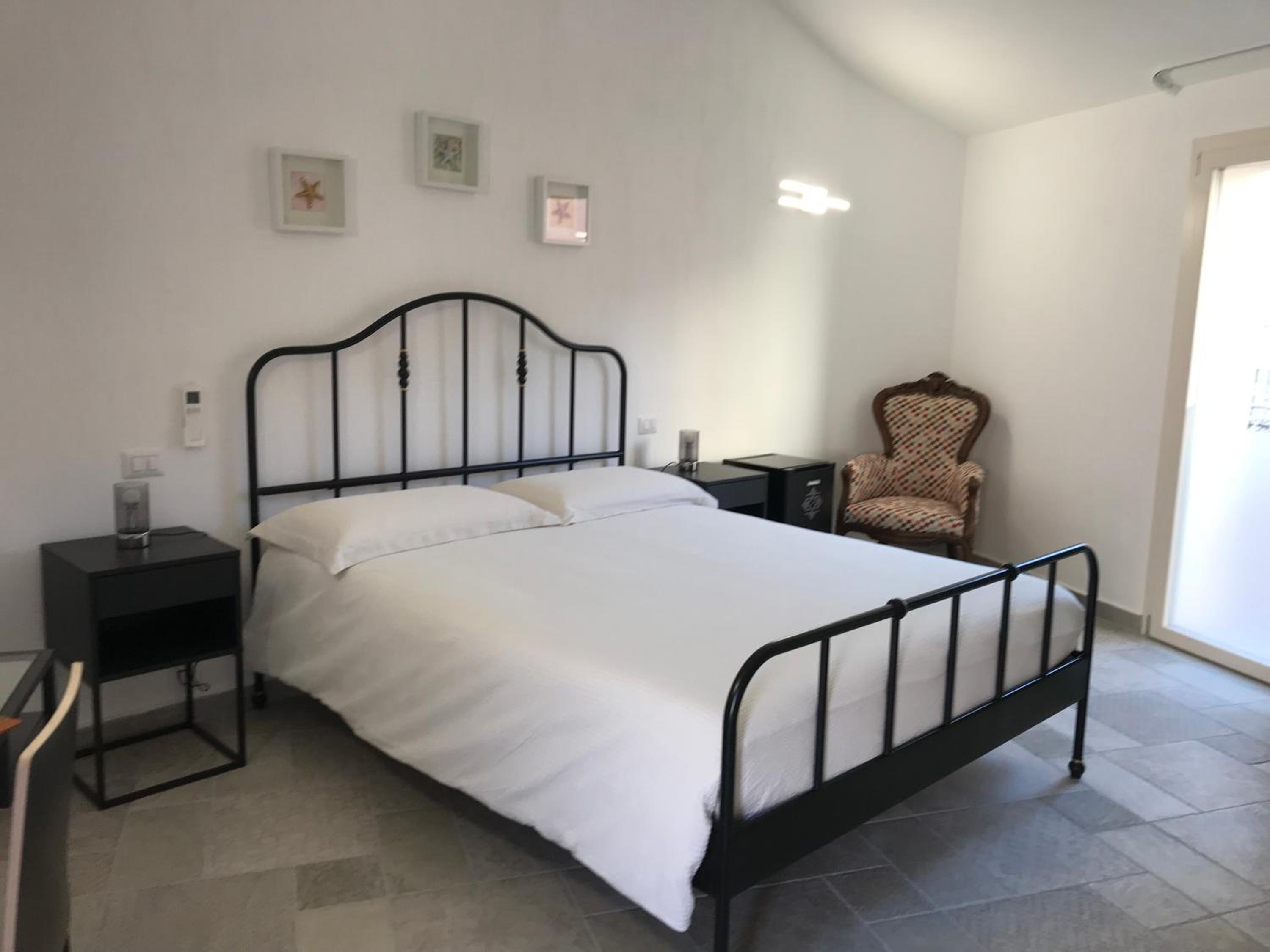 Deluxe Double Room  - Photo 9