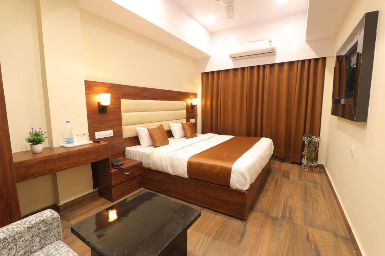 Deluxe Double Room (2 Adults + 1 Child)