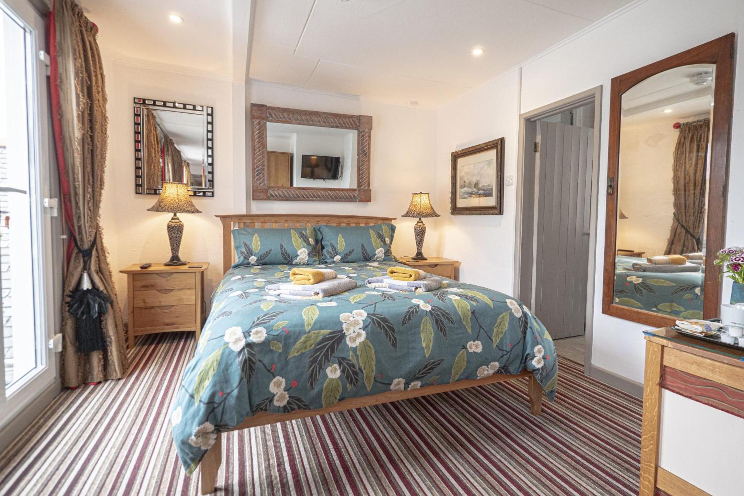 Deluxe King Room photo 1