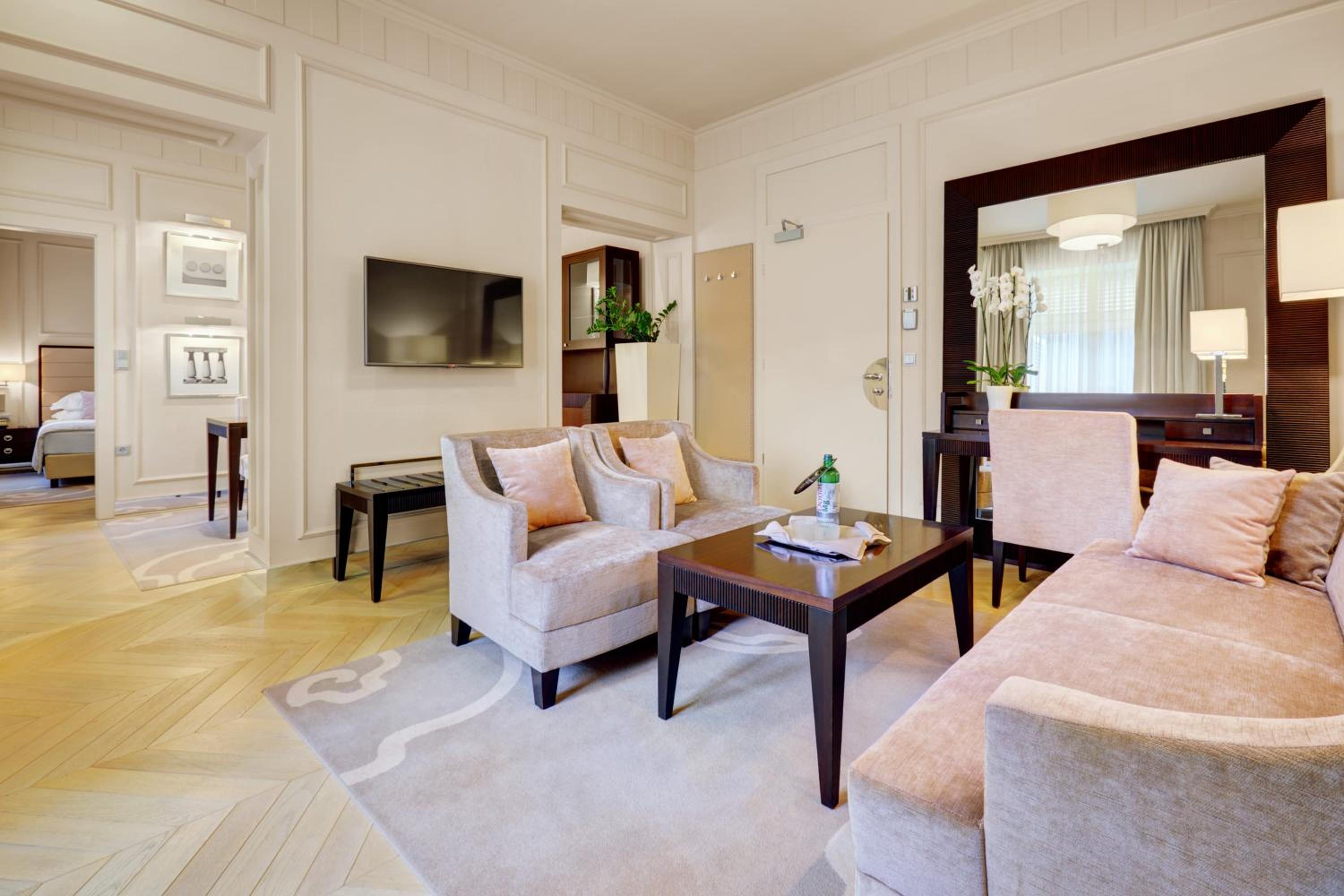 Suite with Park View photo 1