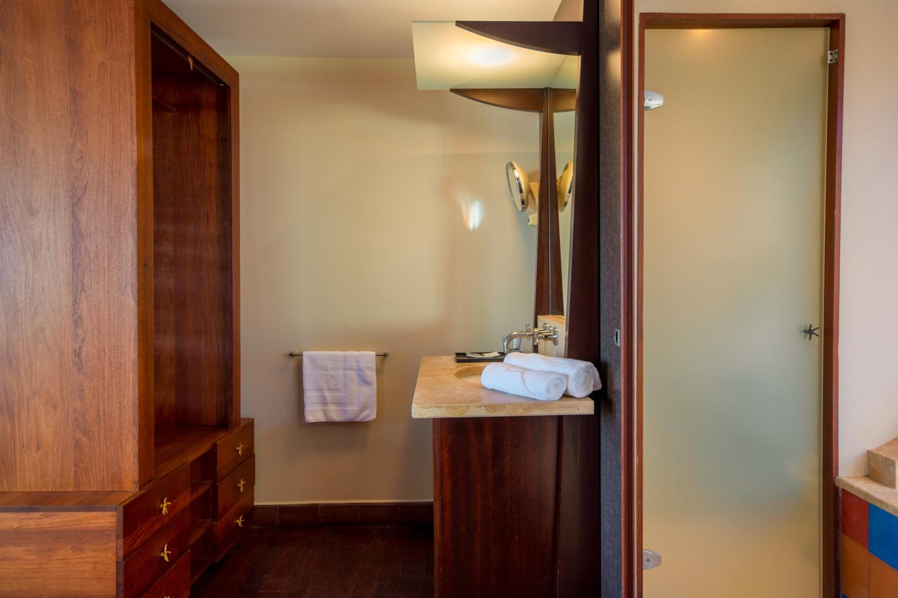 Suite with Private Pool photo 3