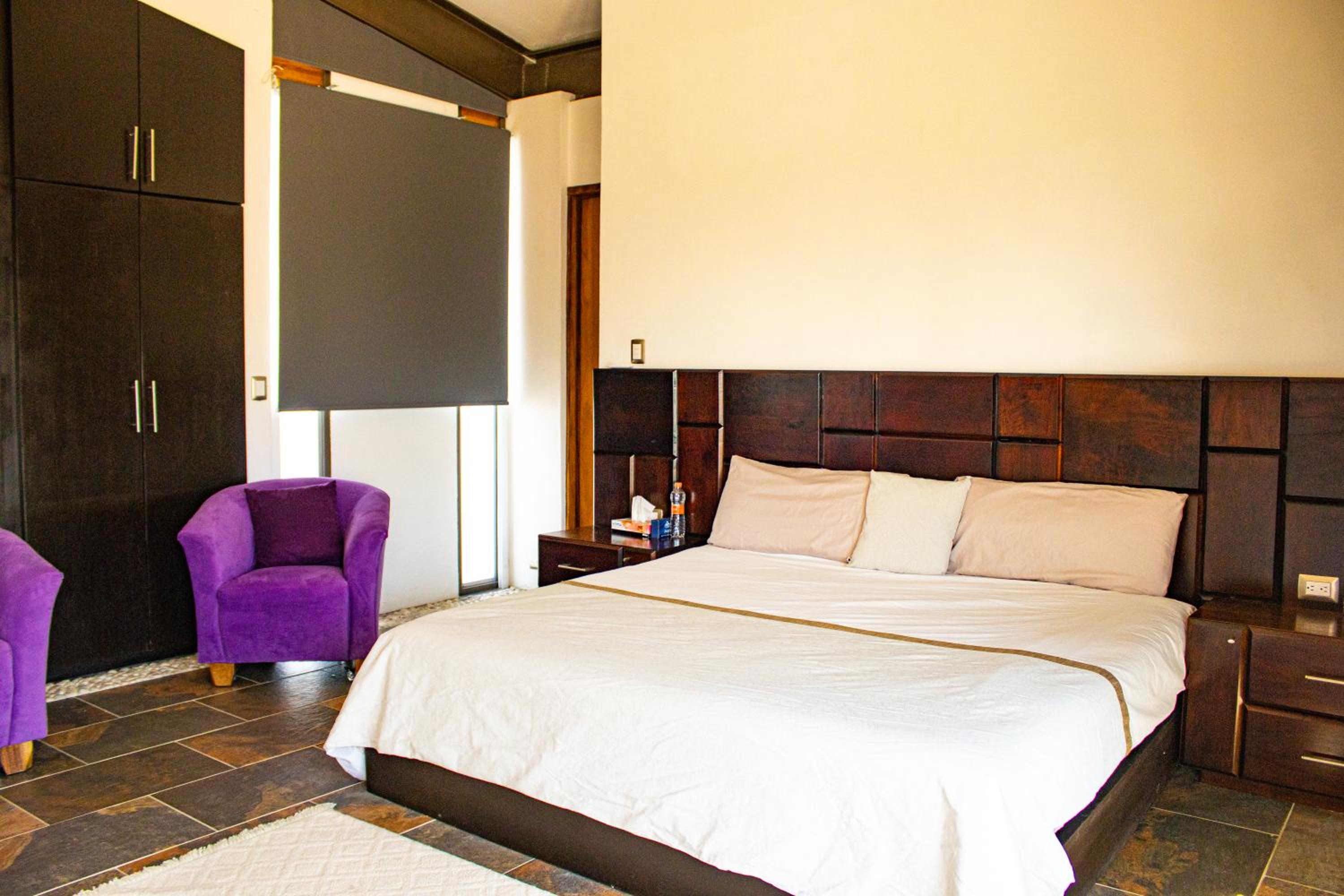 Deluxe Room - Photo 5