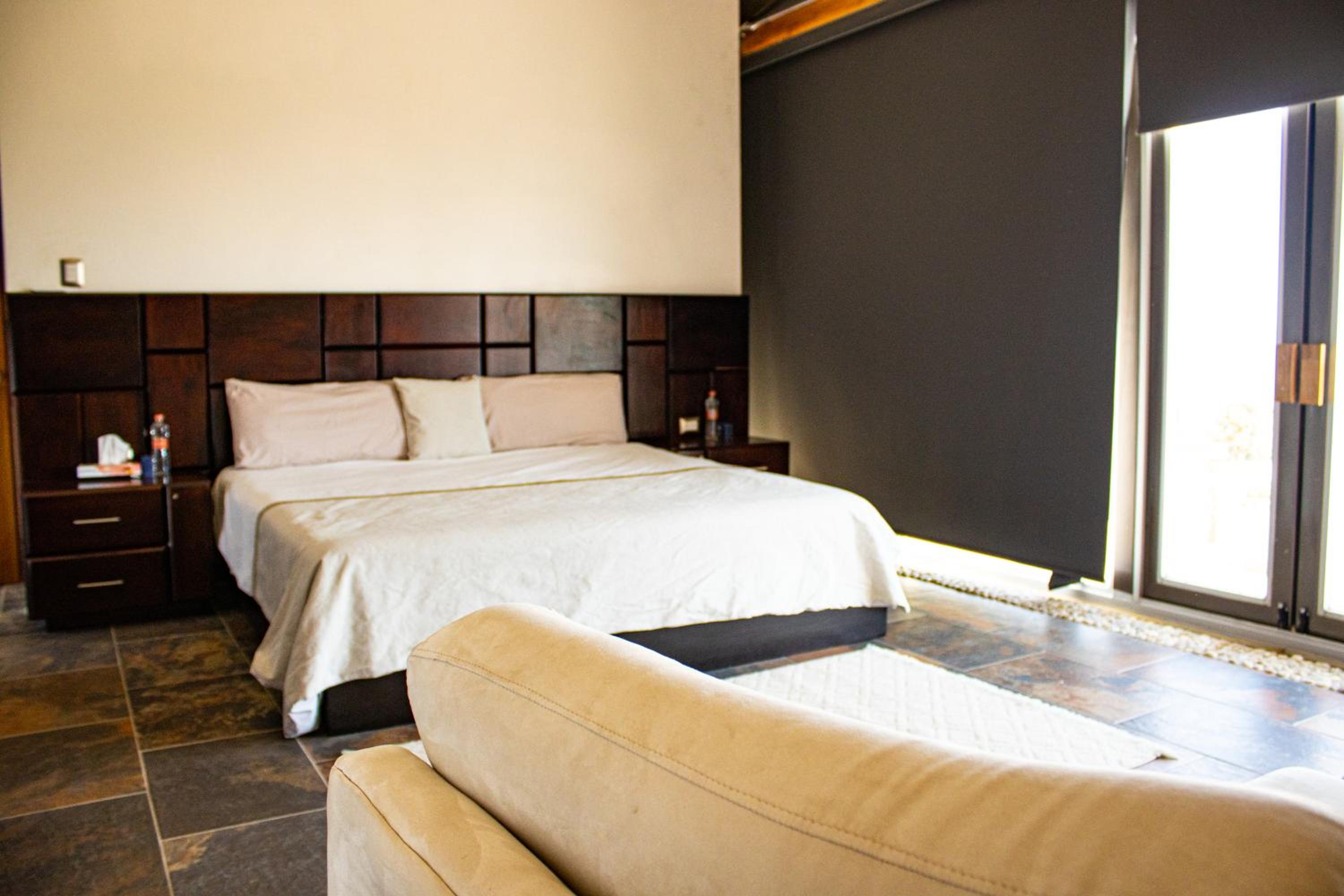Deluxe Room - Photo 7